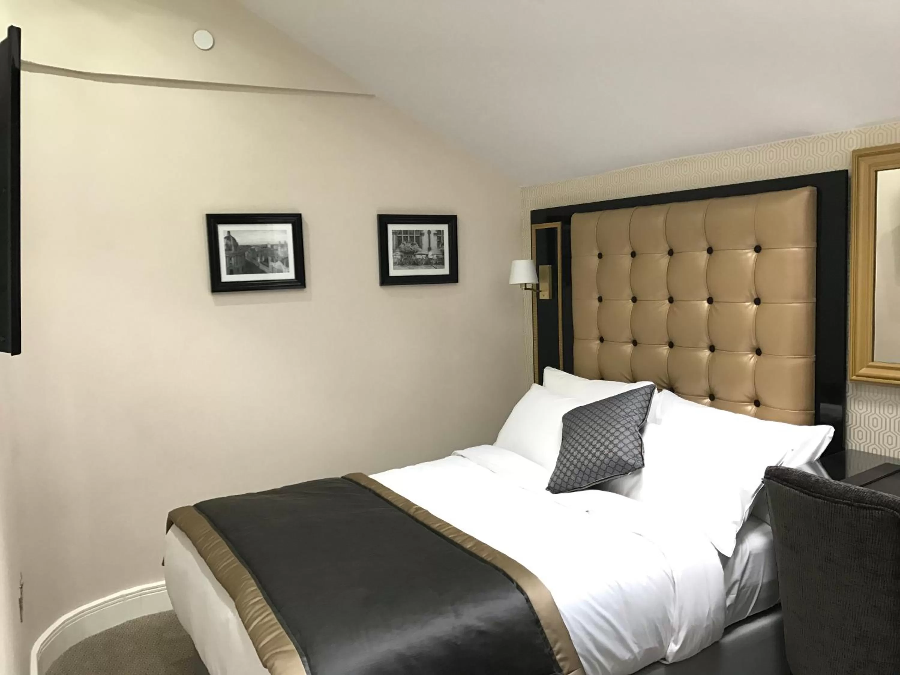 Bed in Museum Residence Oxford