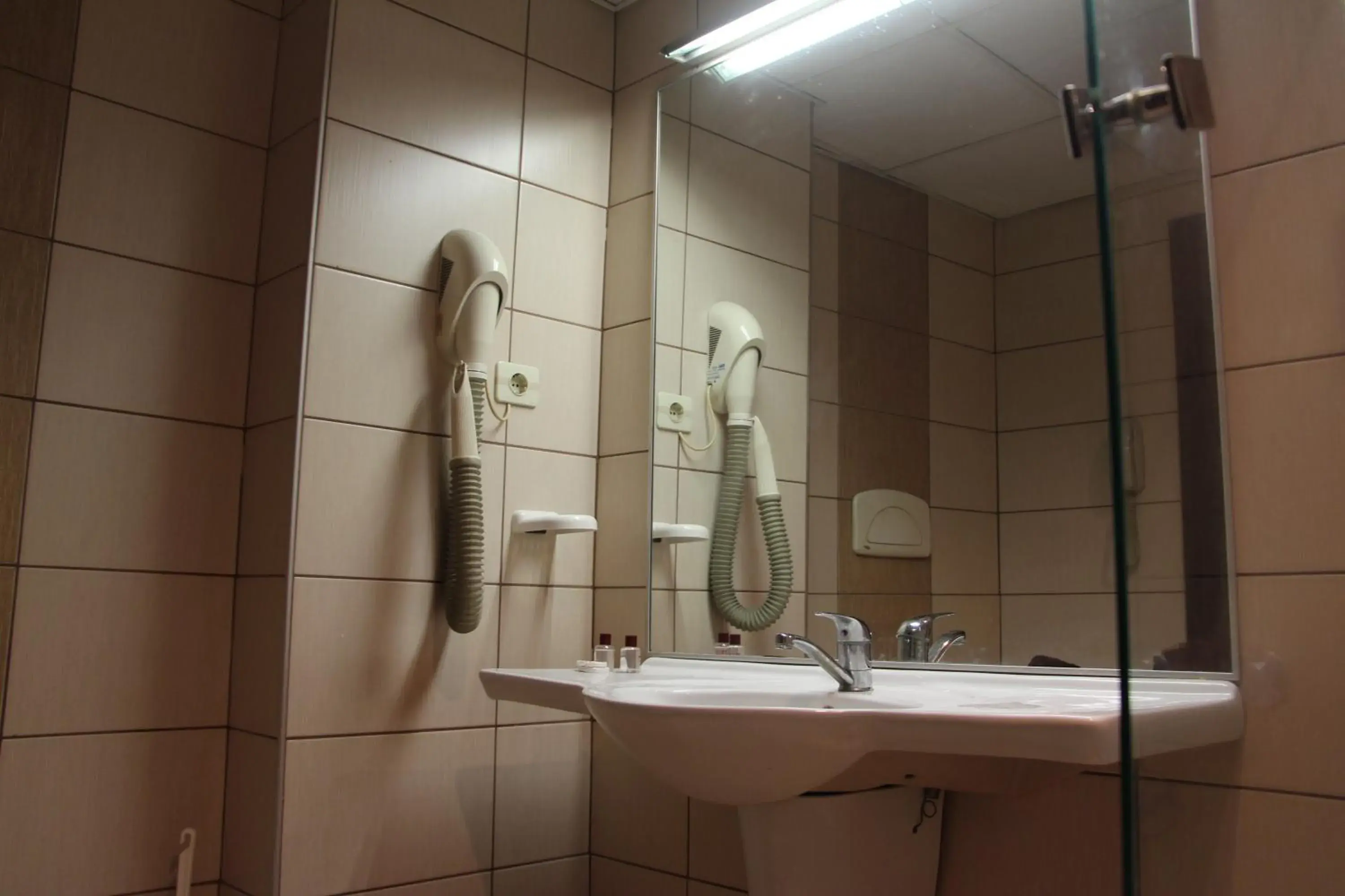 Toilet, Bathroom in Akyuz Hotel