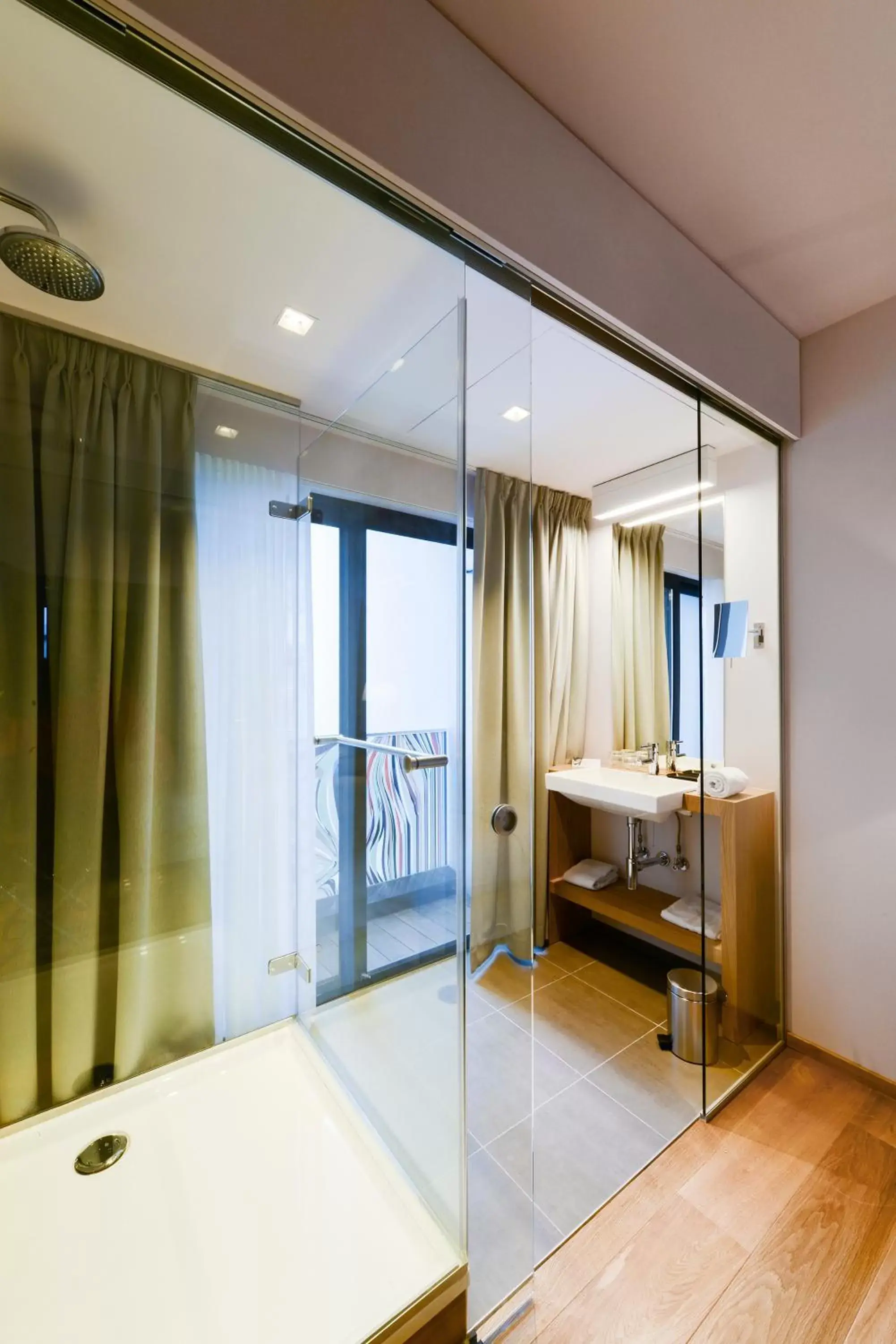 Bathroom, TV/Entertainment Center in Hotel The Royal Snail