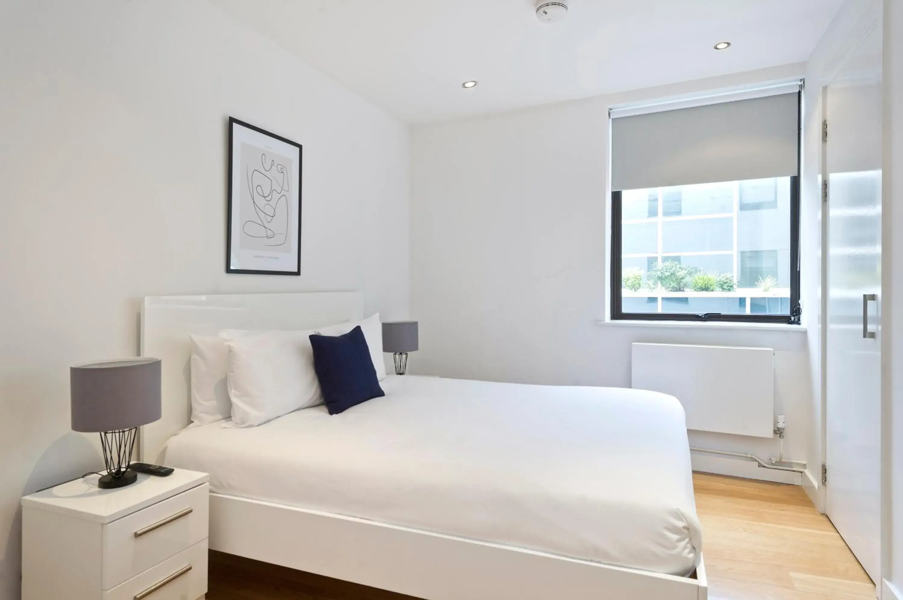 Bedroom, Bed in Red Lion Court by City2Stay