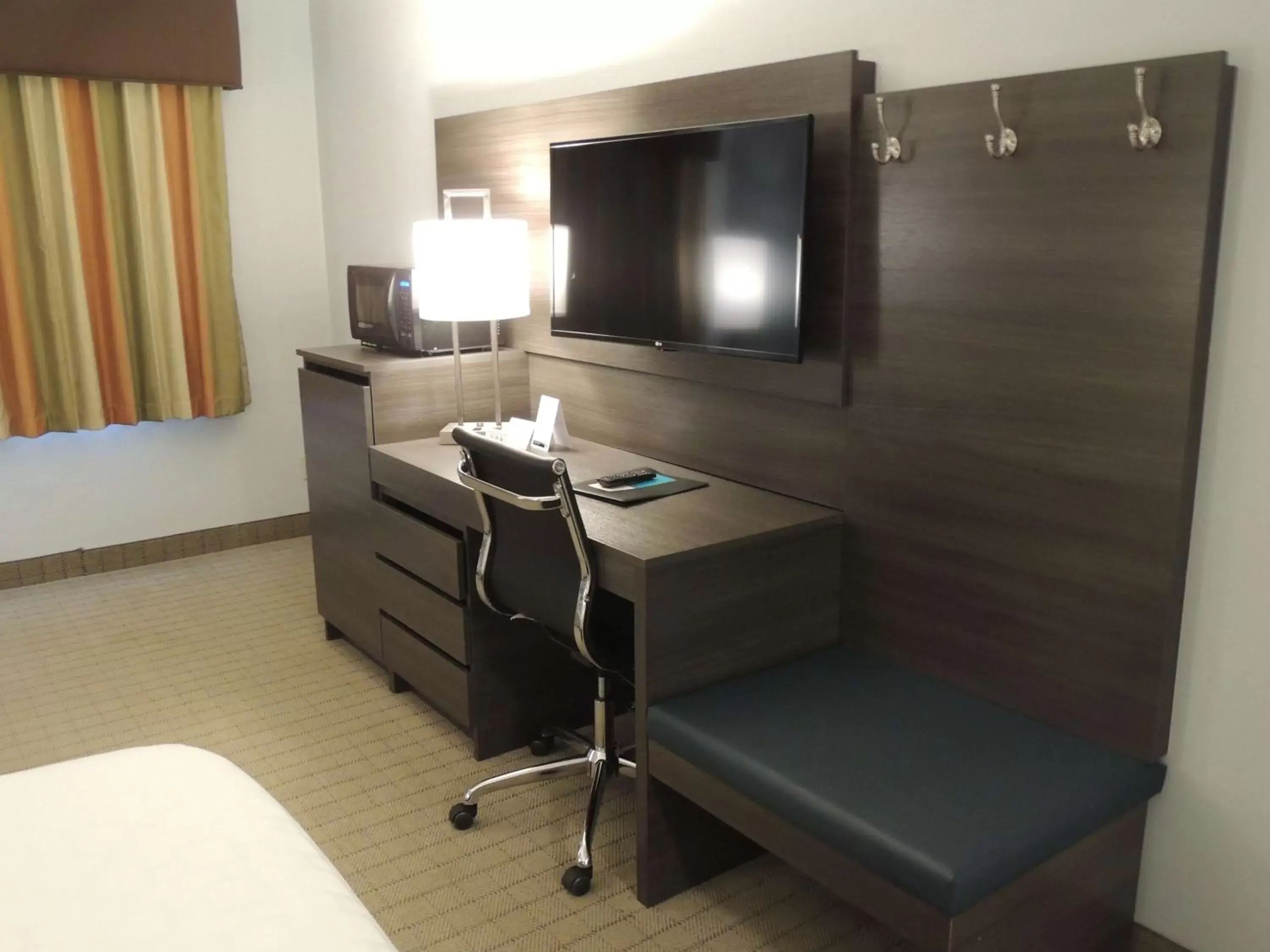 Other, TV/Entertainment Center in SureStay Hotel by Best Western SeaTac Airport North