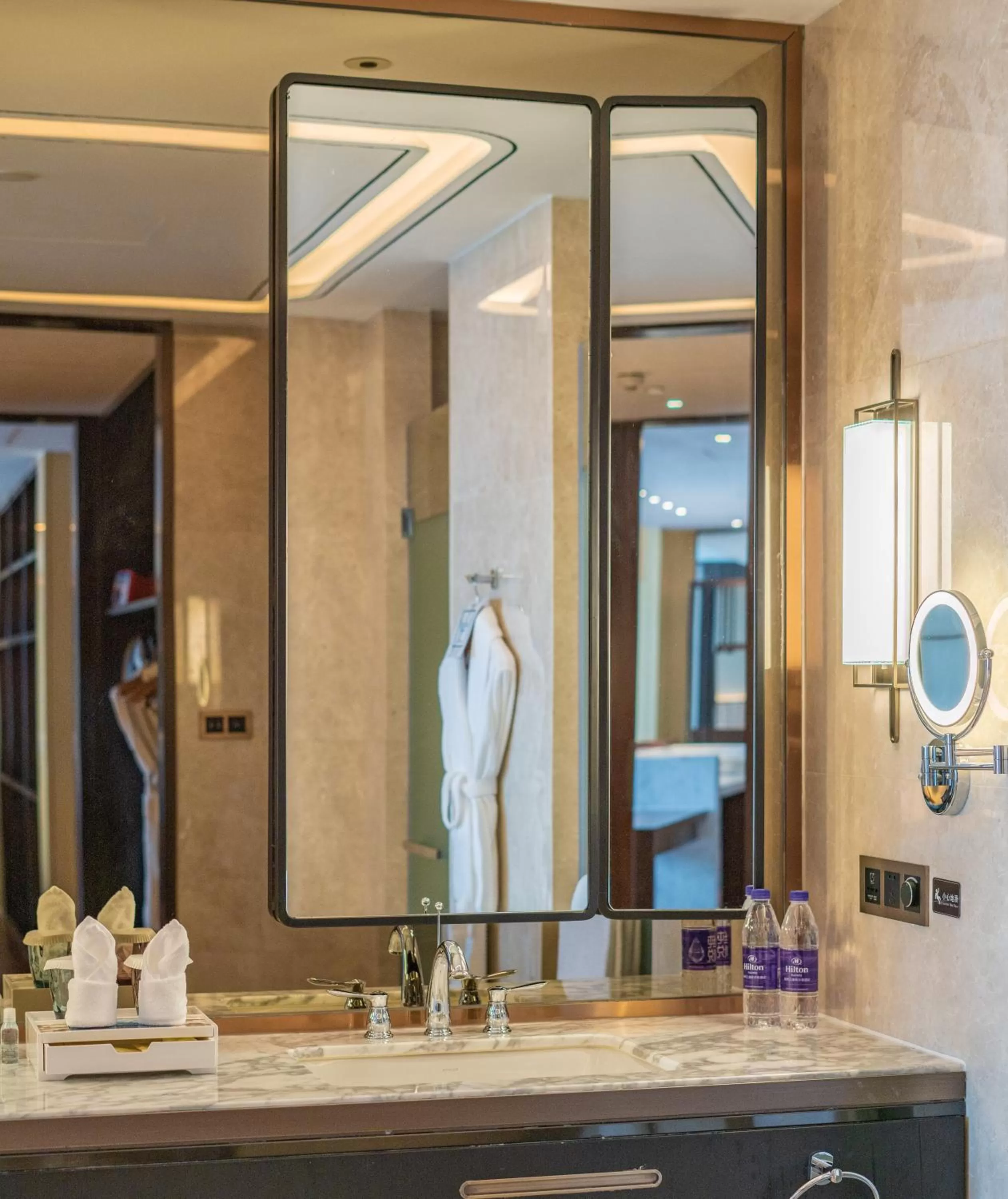 Toilet in Hilton Fuzhou