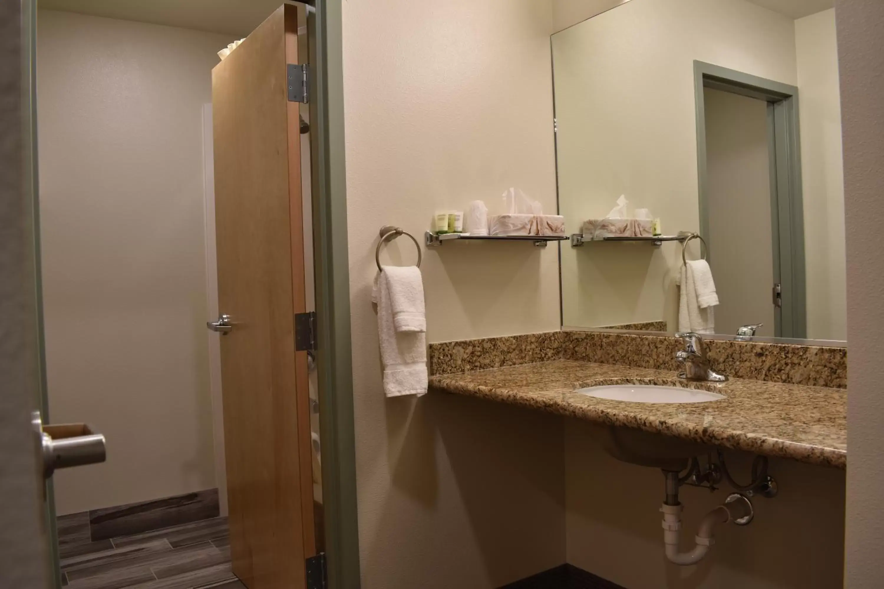 Bathroom in Bumbleberry Inn