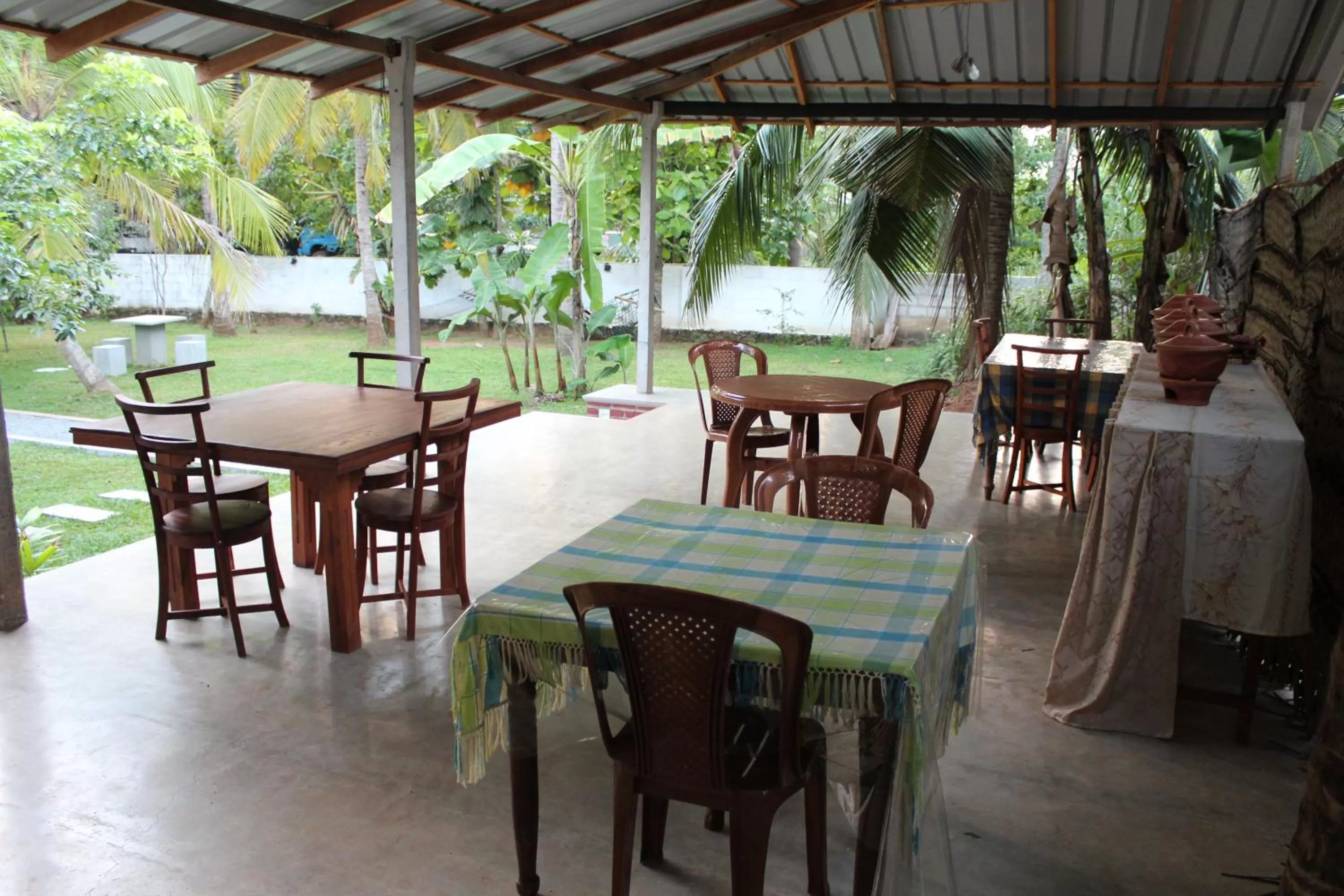 Restaurant/places to eat in Liyana Holiday resort