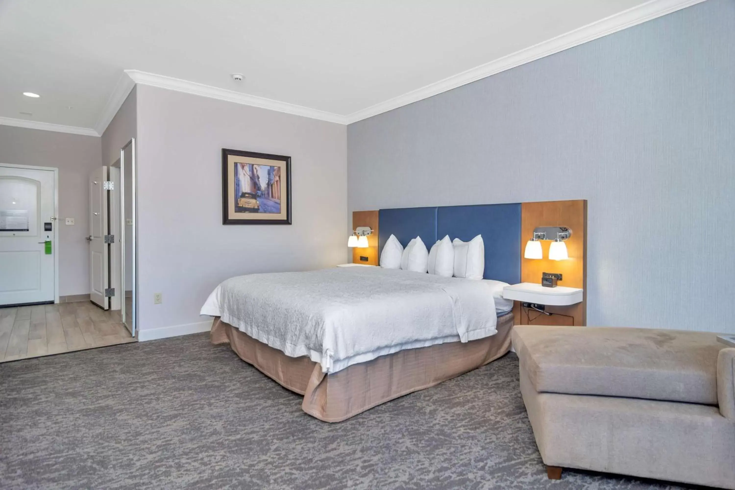 Living room, Bed in Hampton Inn & Suites Fort Worth-Fossil Creek