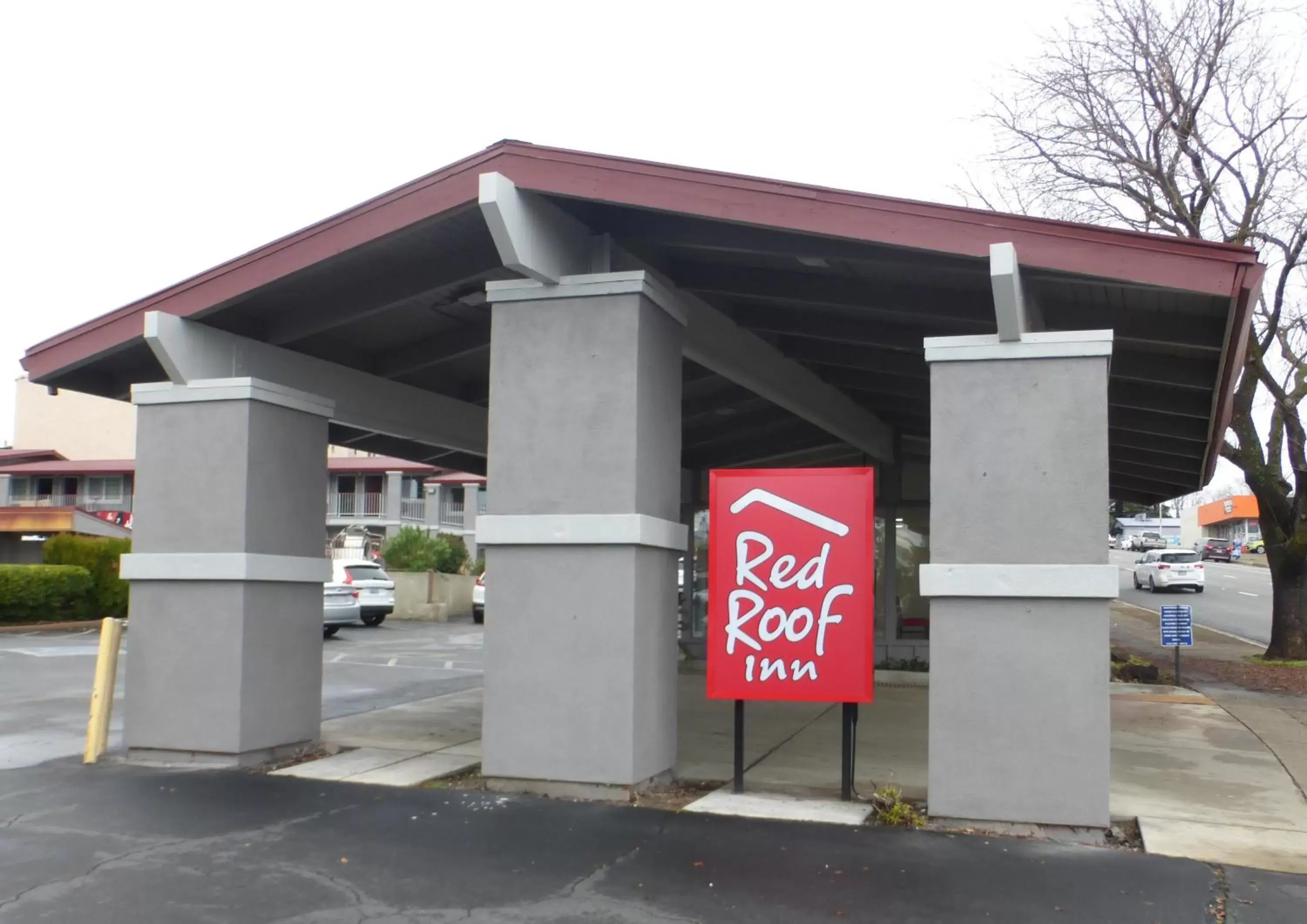 Property Building in Red Roof Inn Redding