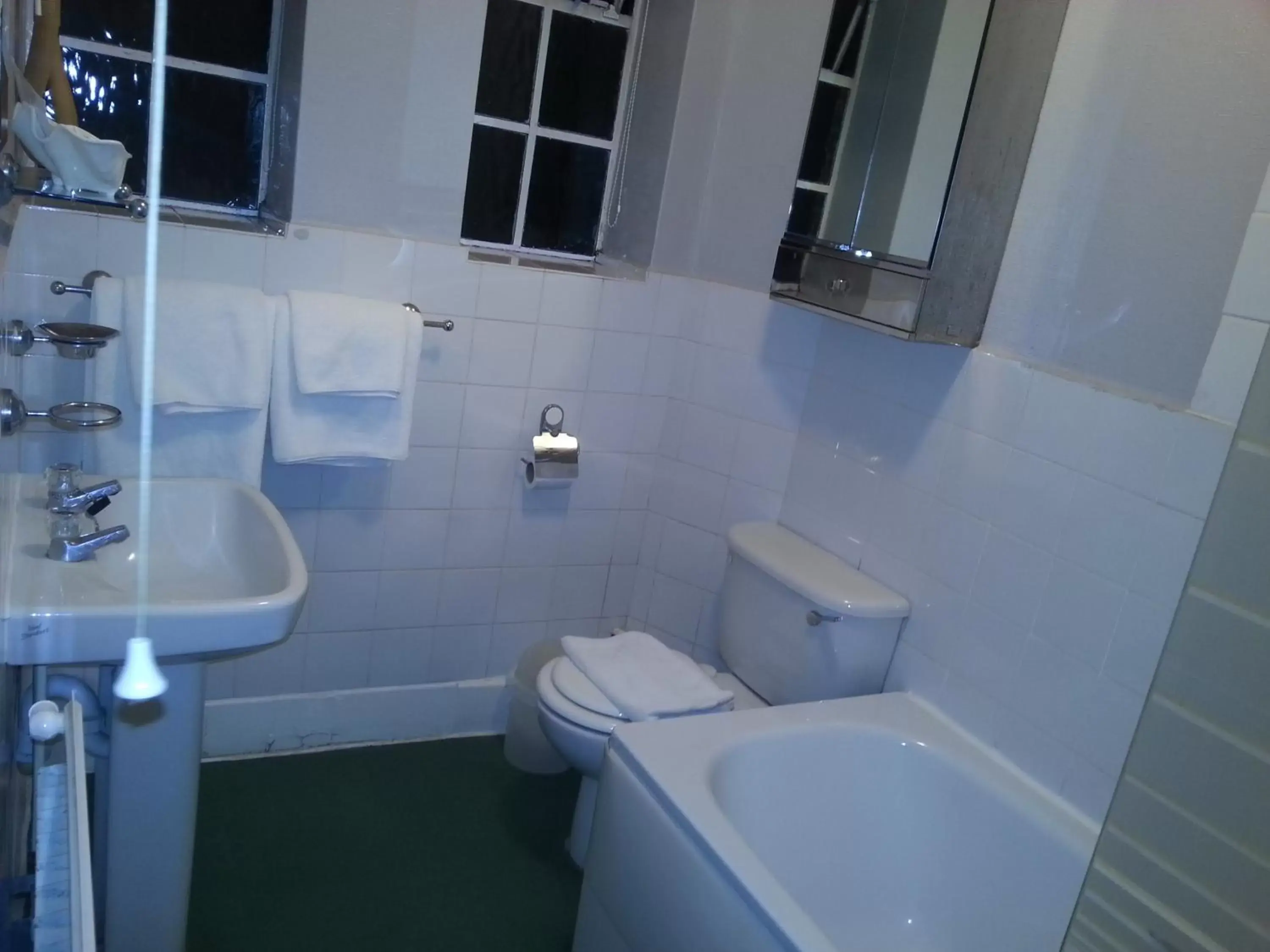 Bathroom in Tree Hotel at Iffley