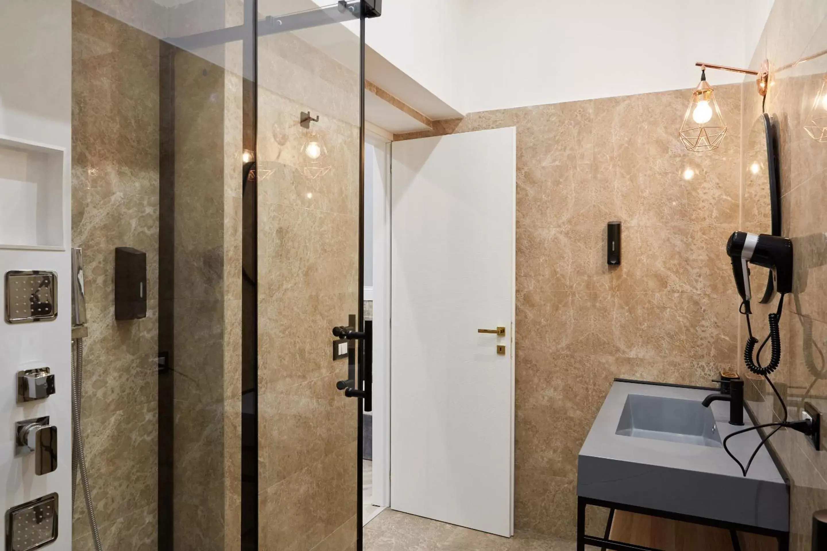 Shower, Bathroom in Hotel Roma Vaticano