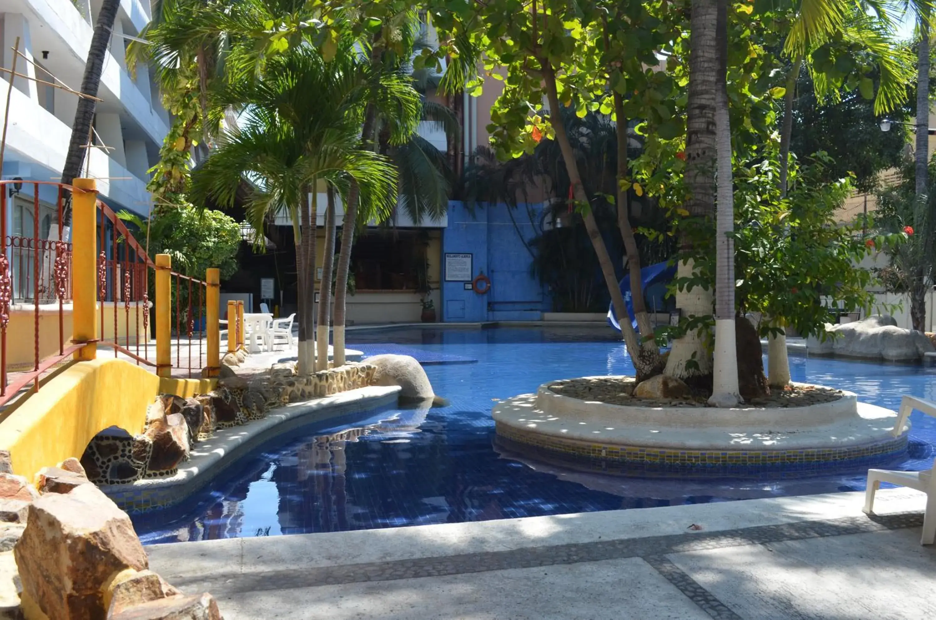 Swimming Pool in Hotel Club del Sol Acapulco by NG Hoteles