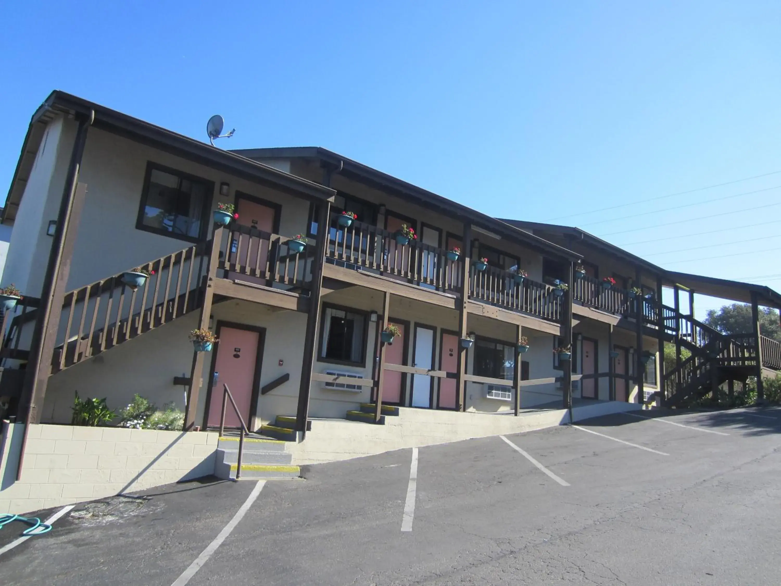 Facade/entrance in Monterey Fairgrounds Inn Facade/entrance in Monterey Fairgrounds Inn
