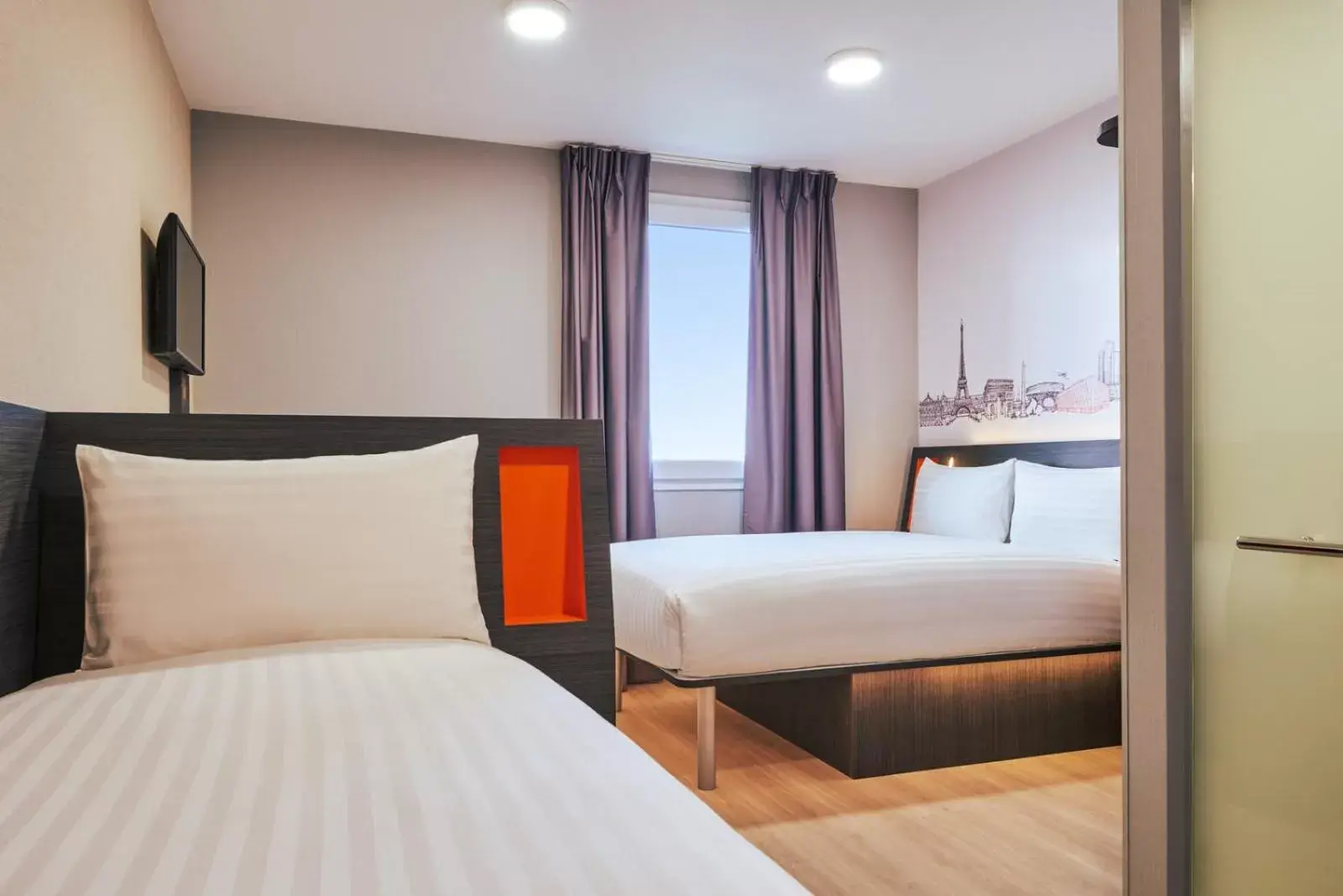 Bedroom, Bed in easyHotel Paris Charles de Gaulle Villepinte