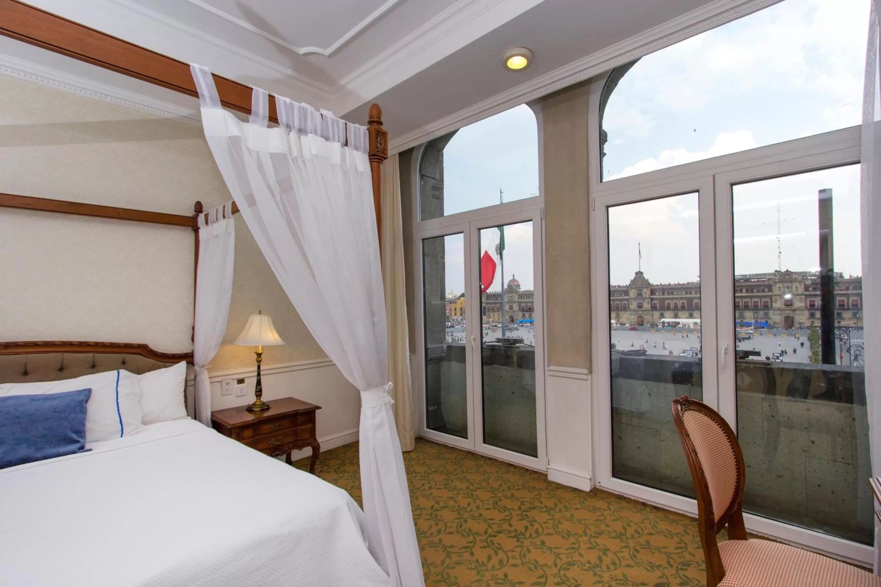 Landmark view, Bed in Gran Hotel Ciudad de México Zócalo View