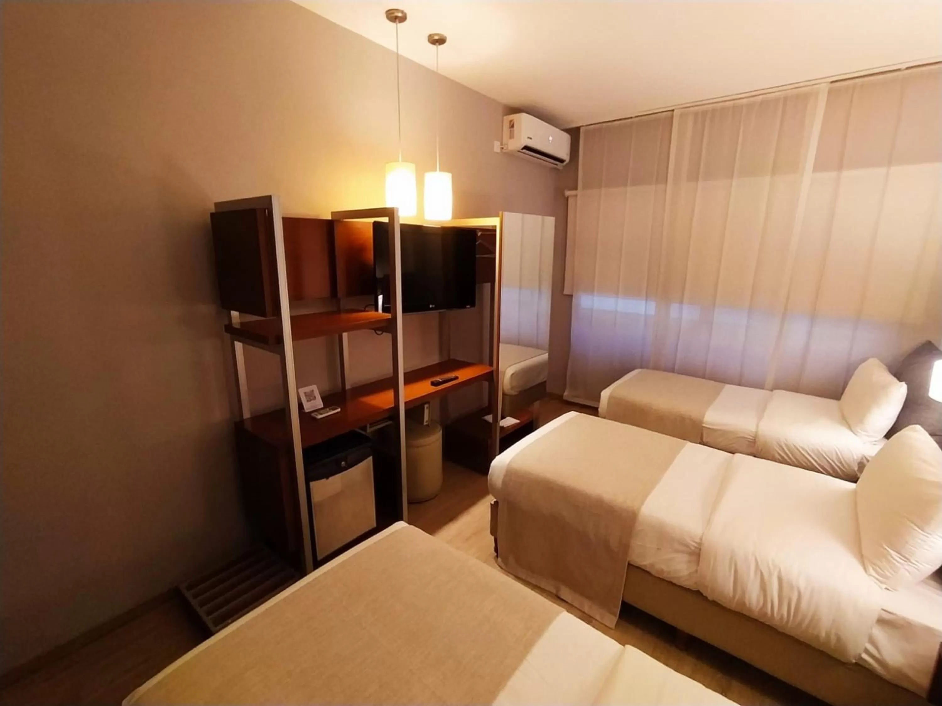 Photo of the whole room, Bed in Rochester Hotel Concept