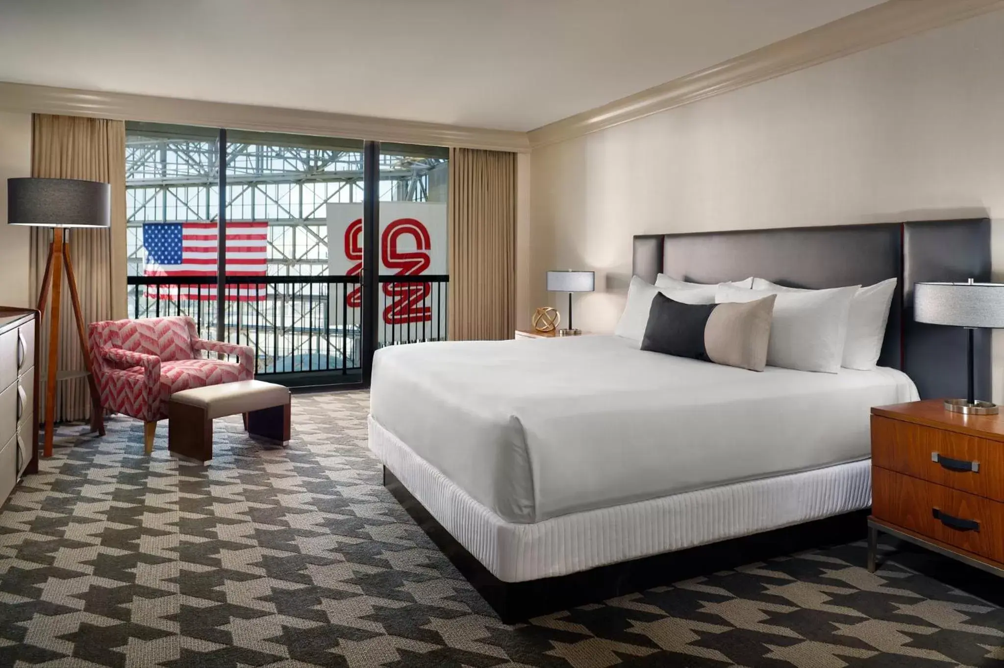 Photo of the whole room, Bed in Omni Atlanta Hotel at CNN Center