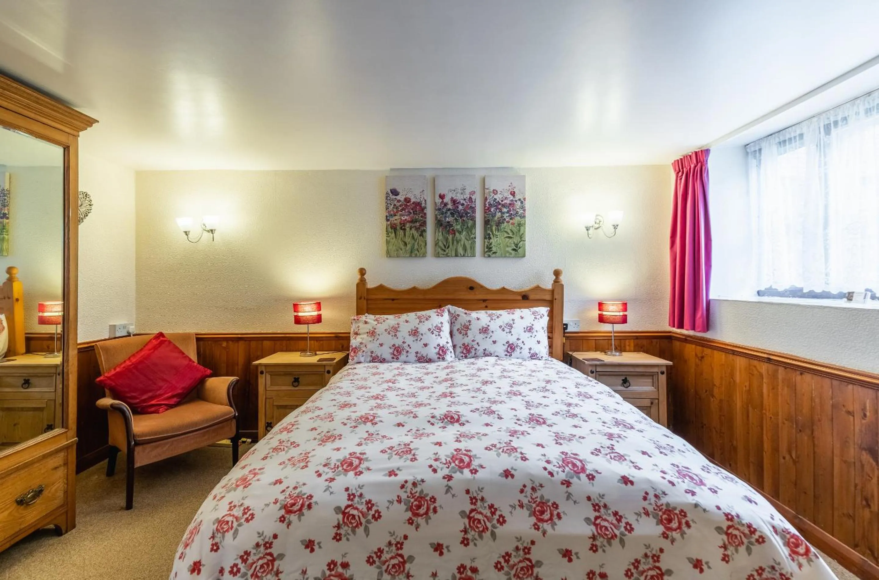 Bedroom, Bed in Yallands Farmhouse