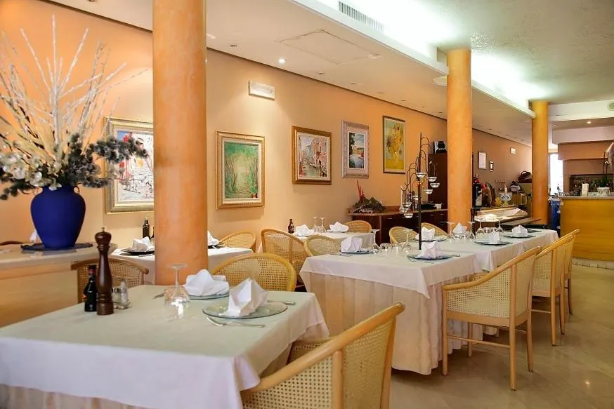 Restaurant/places to eat in Hotel Ristorante Miralago