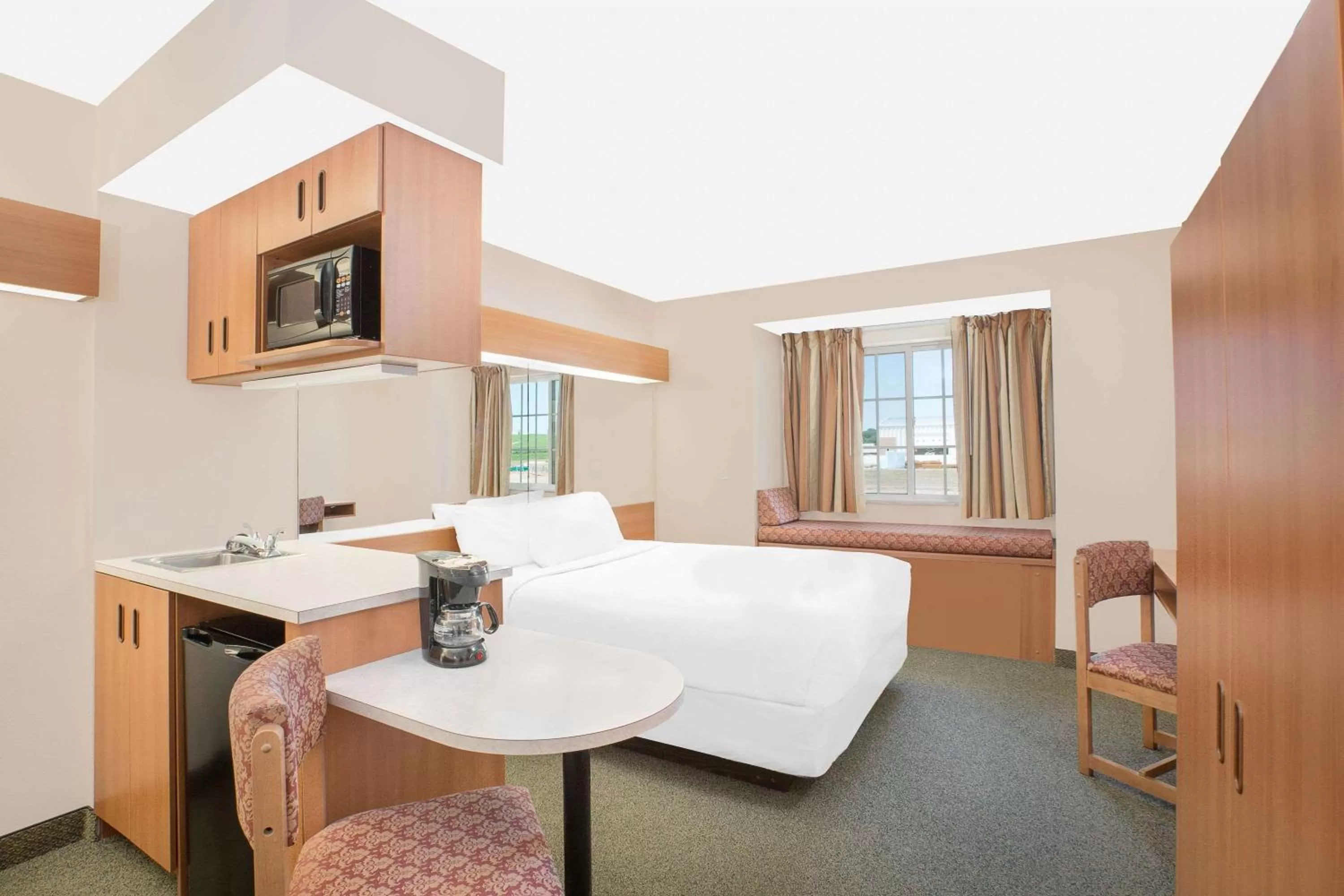 Queen Studio Suite - Non-Smoking in Microtel Inn & Suites by Wyndham Colfax