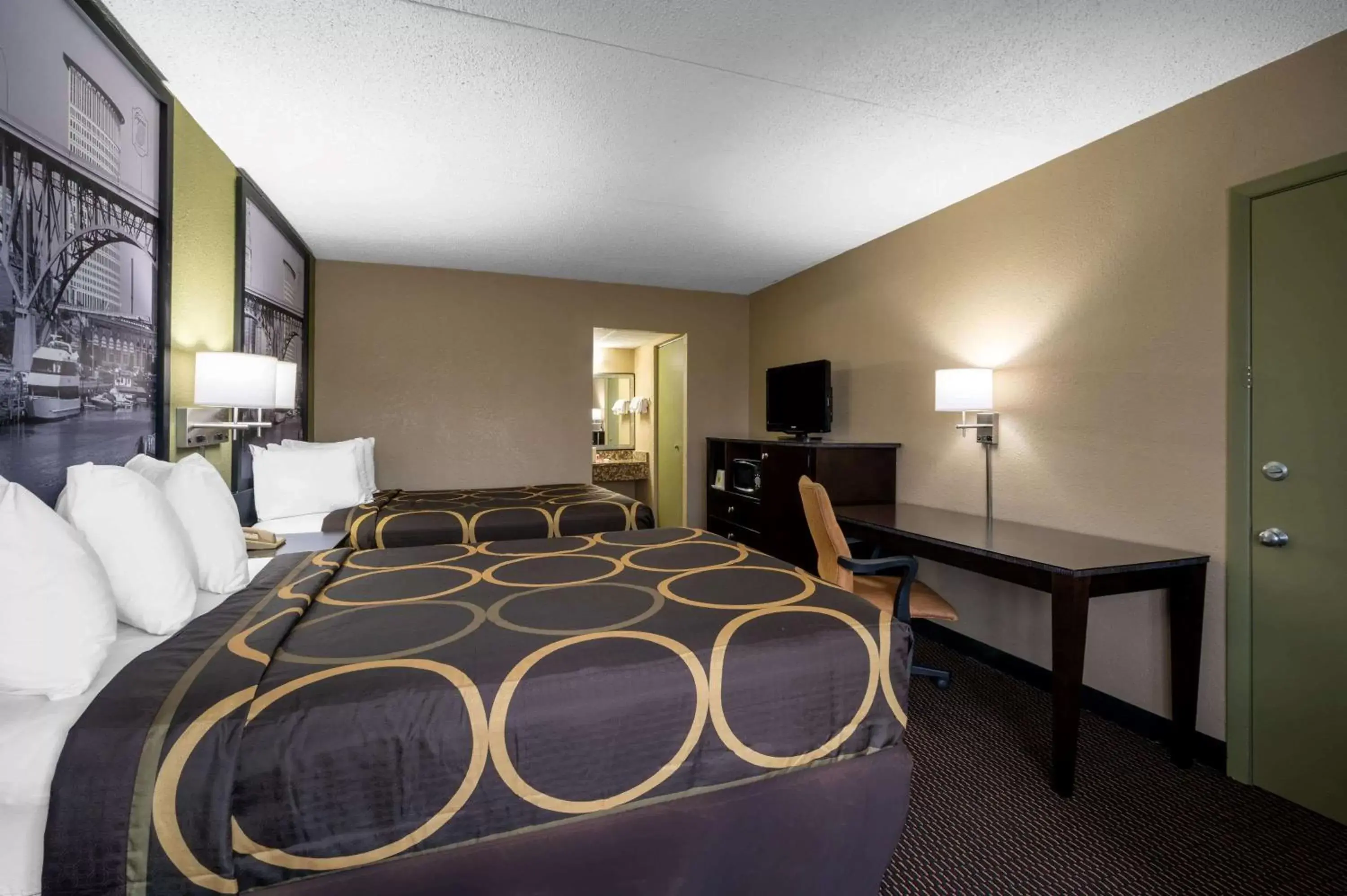 Photo of the whole room, Bed in Super 8 by Wyndham Perrysburg-Toledo