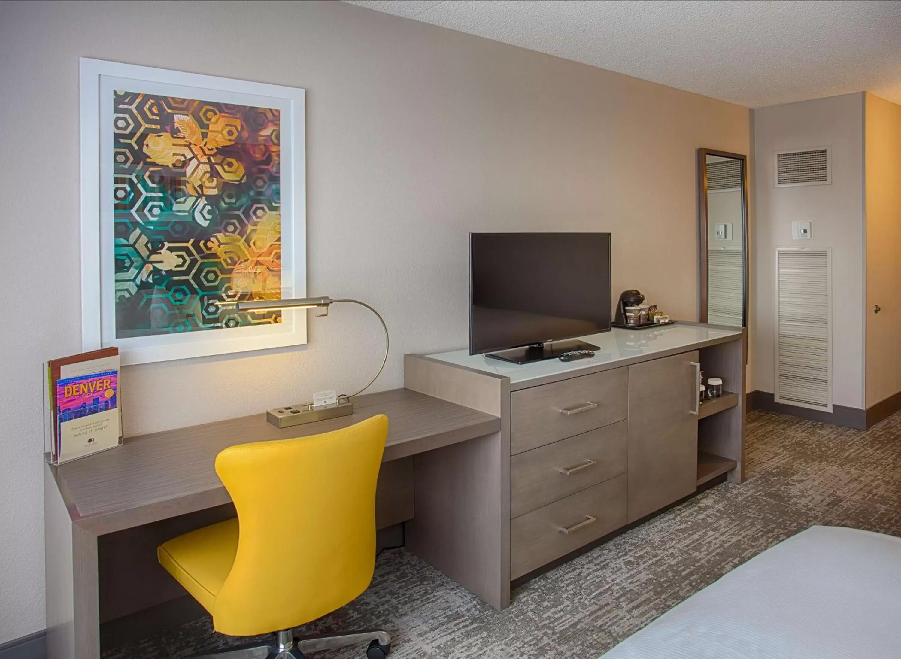 Bed, TV/Entertainment Center in DoubleTree by Hilton Denver/Westminister