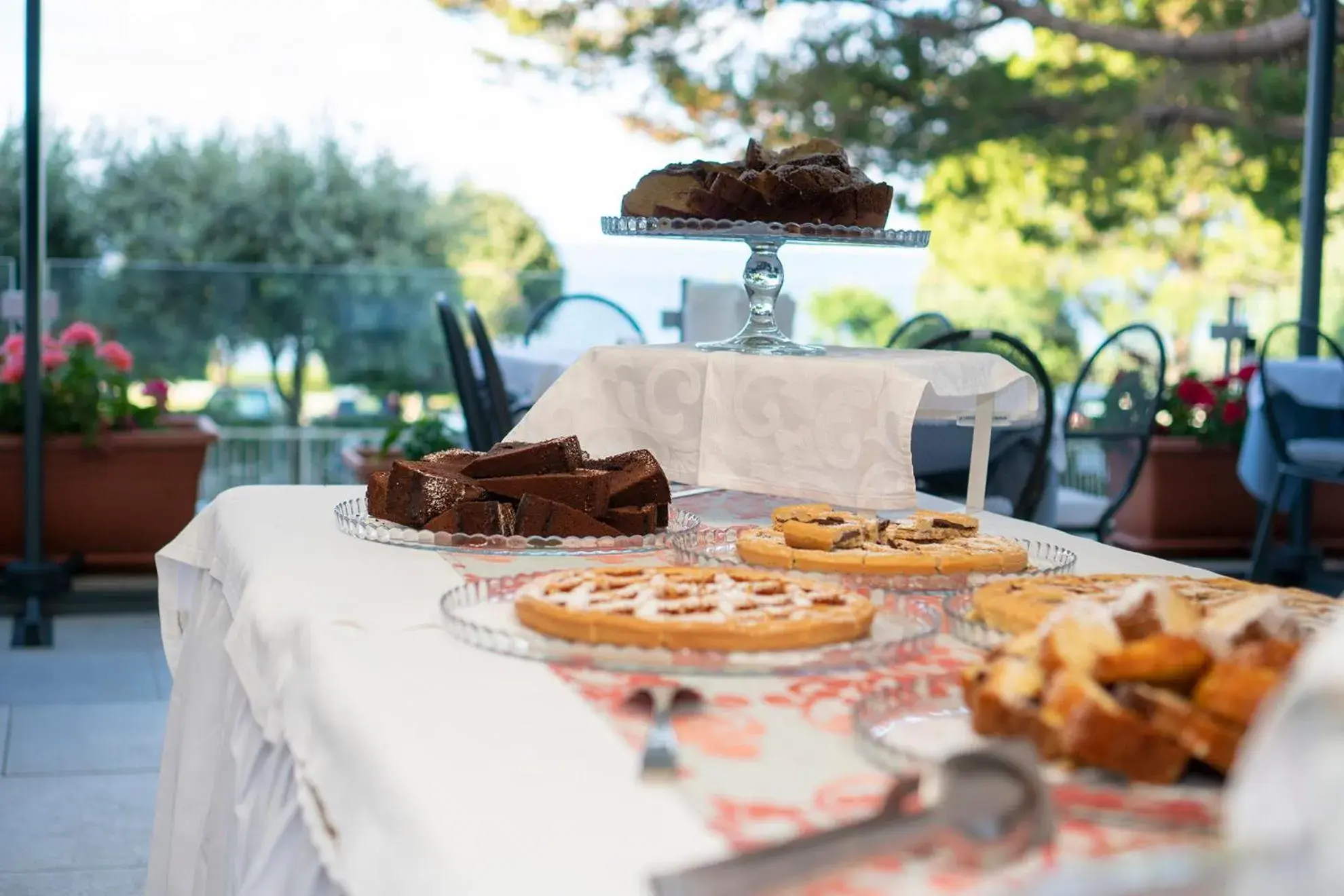 Breakfast, Food in Hotel Calanca