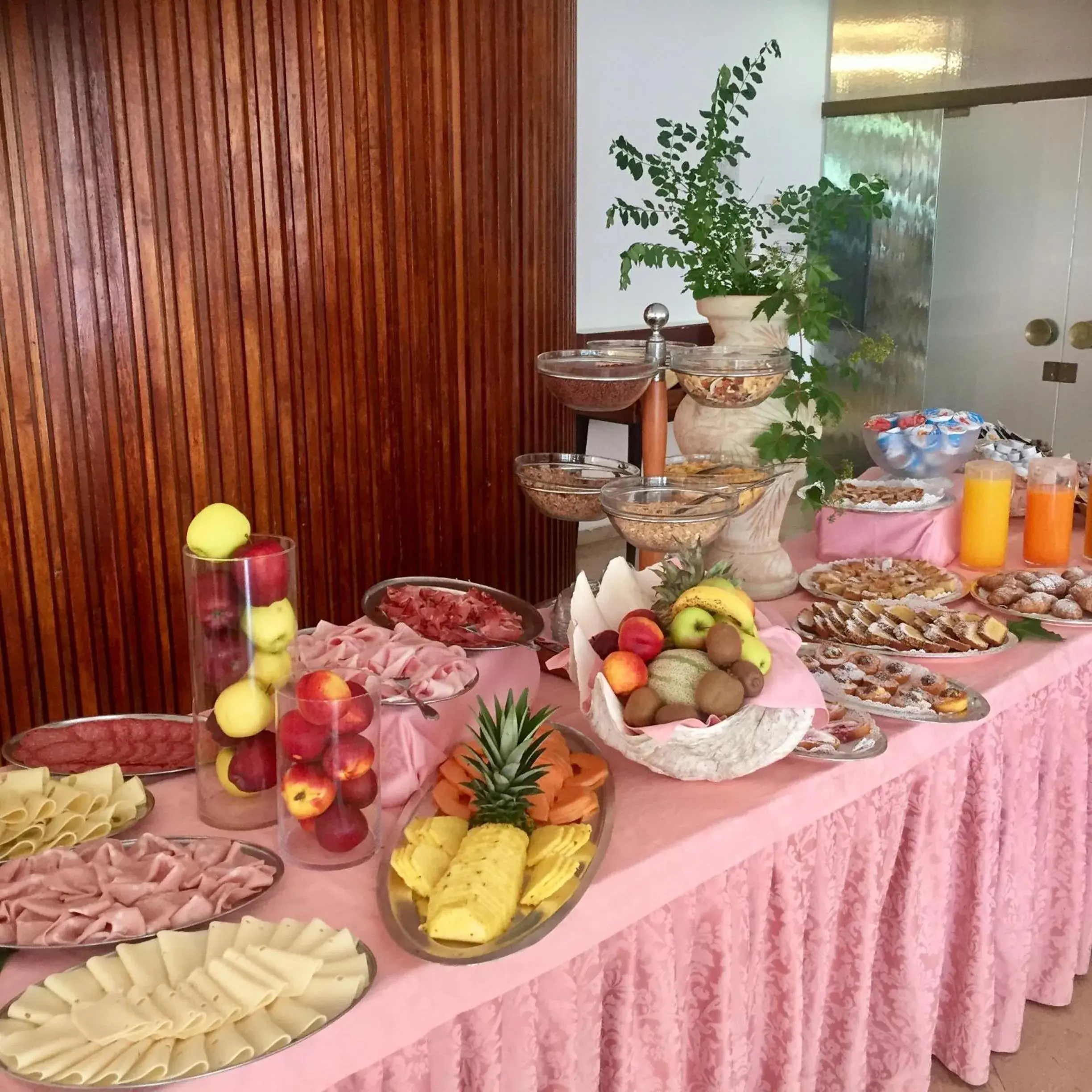 Buffet breakfast in Hotel Beau Rivage Pineta