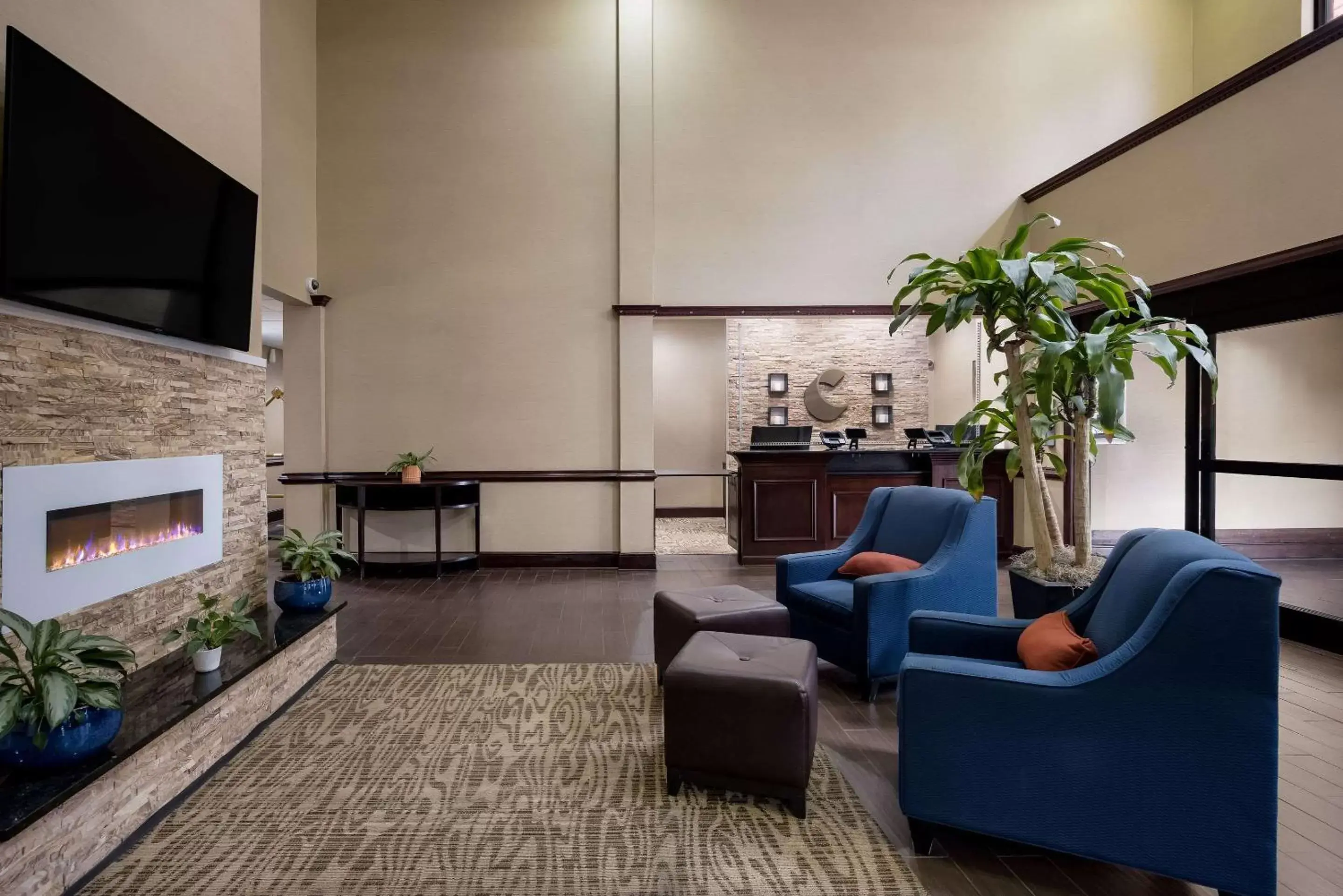 Lobby or reception in Comfort Inn & Suites Midway - Tallahassee West Lobby or reception in Comfort Inn & Suites Midway - Tallahassee West