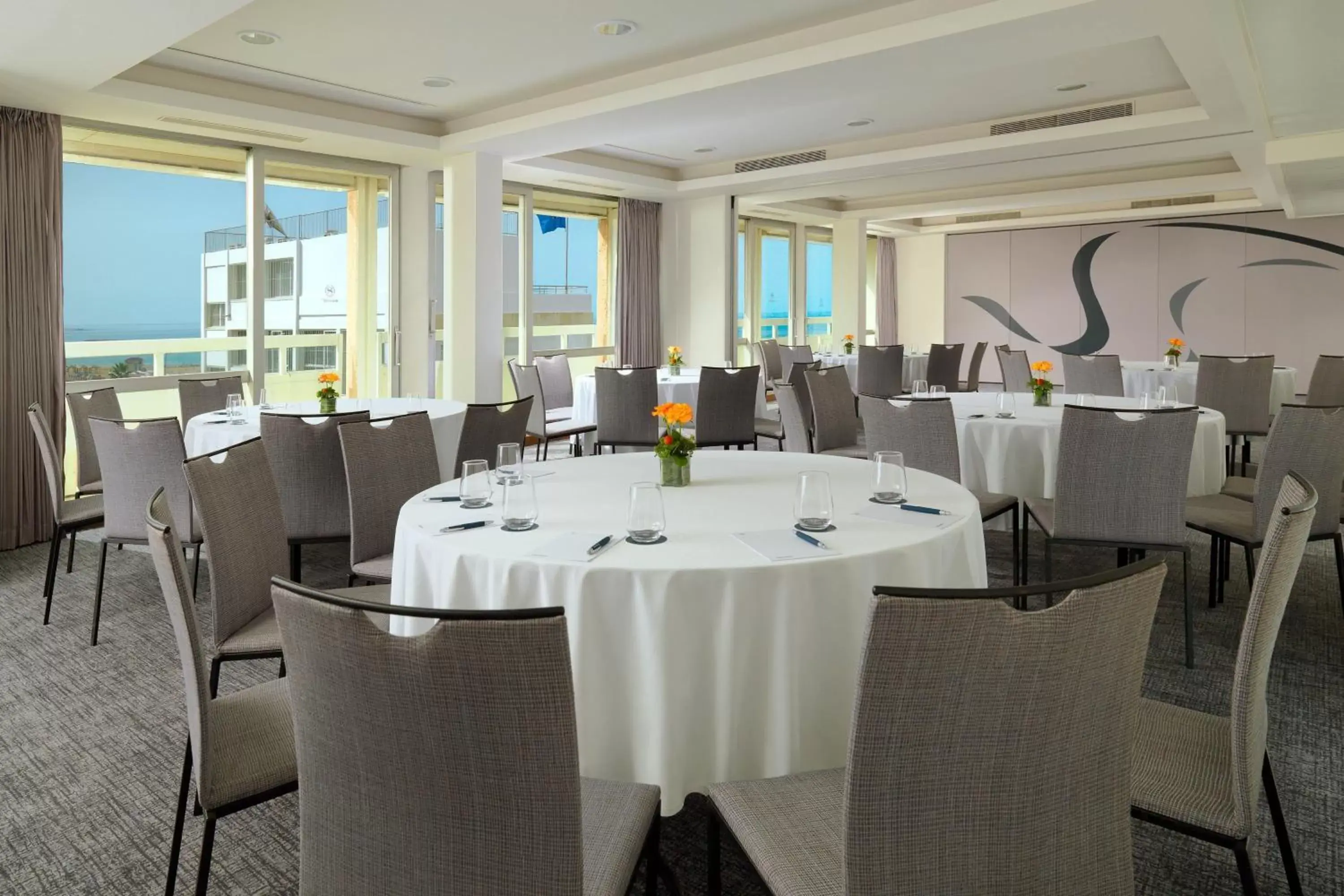 Meeting/conference room, Restaurant/Places to Eat in Sheraton Grand Tel Aviv