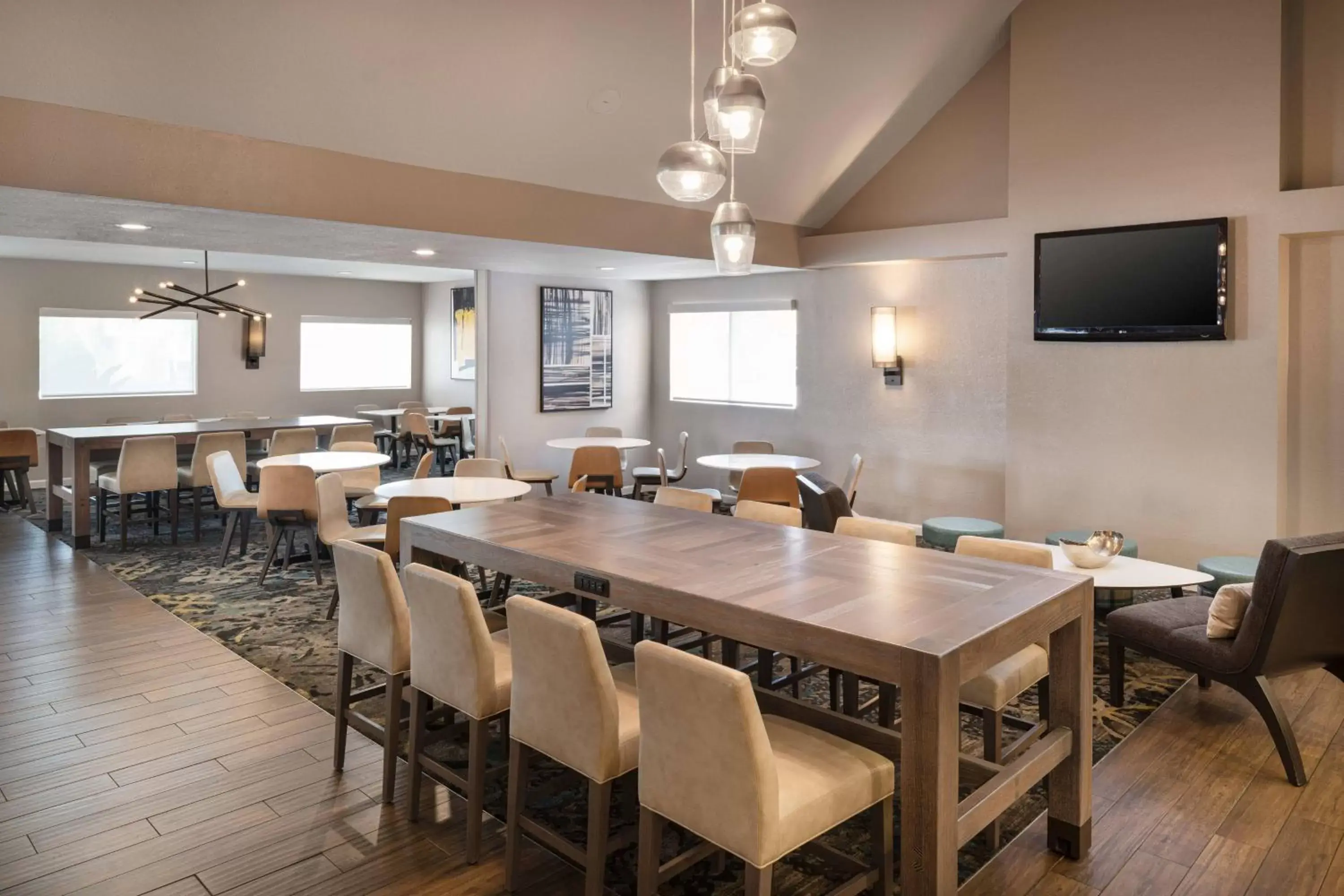 Restaurant/places to eat in Residence Inn by Marriott Long Beach
