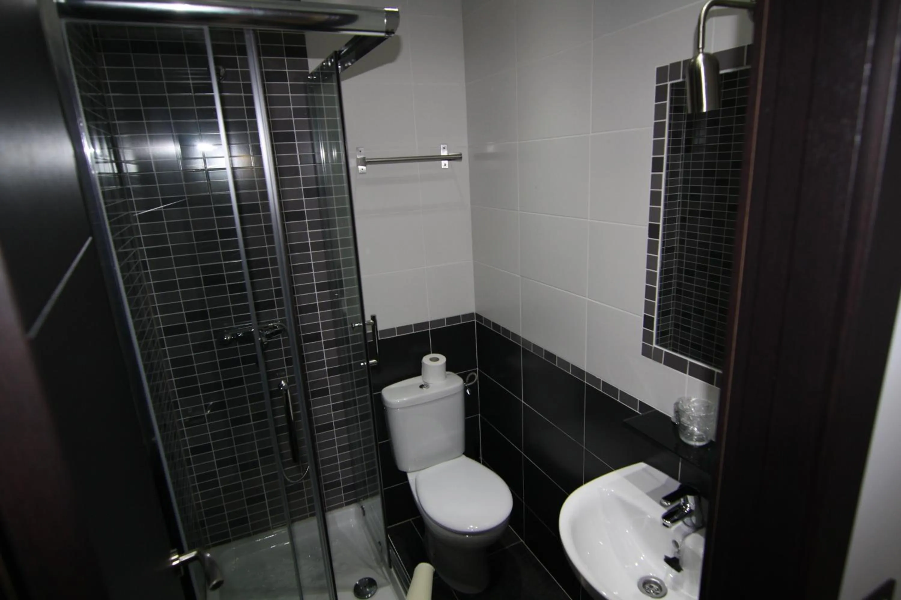 Bathroom in Hostal MH Fuencarral