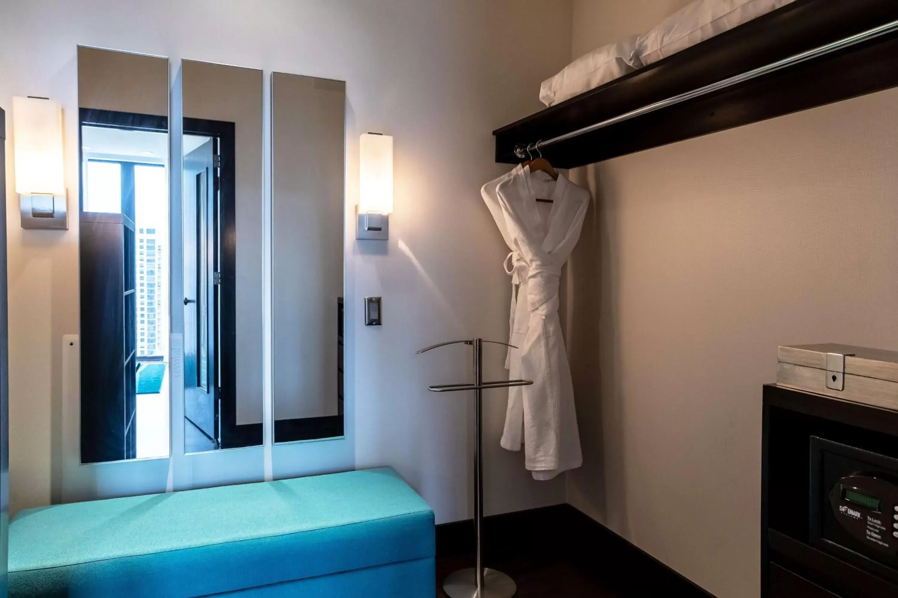 Photo of the whole room, Bathroom in Radisson Blu Aqua Hotel Chicago