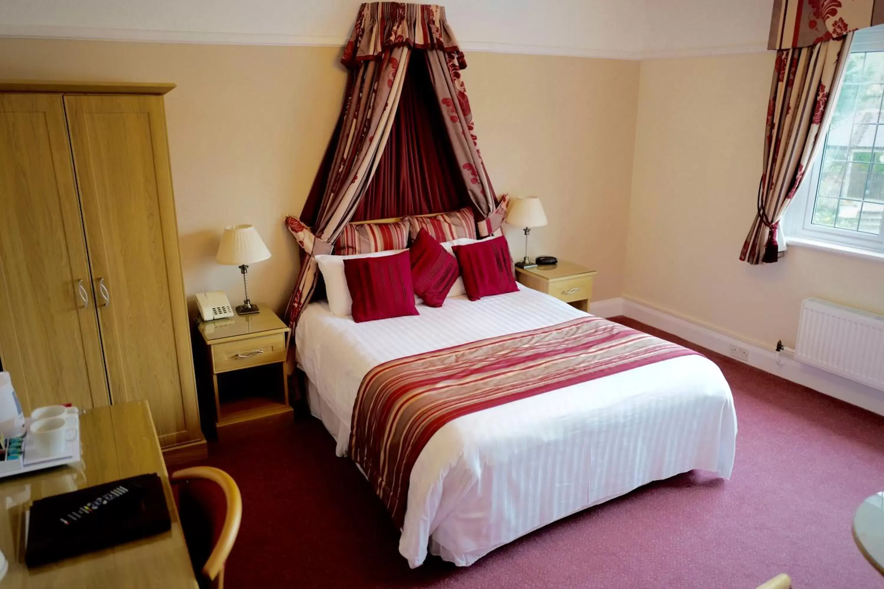 Bed in Little Silver Country Hotel