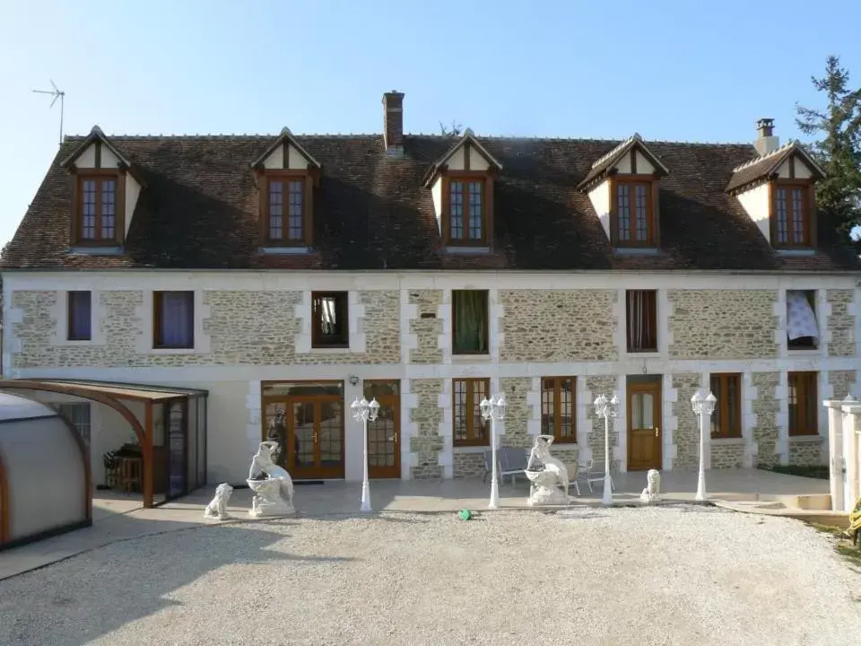 Facade/entrance, Property Building in Le Manoir des Chapelles