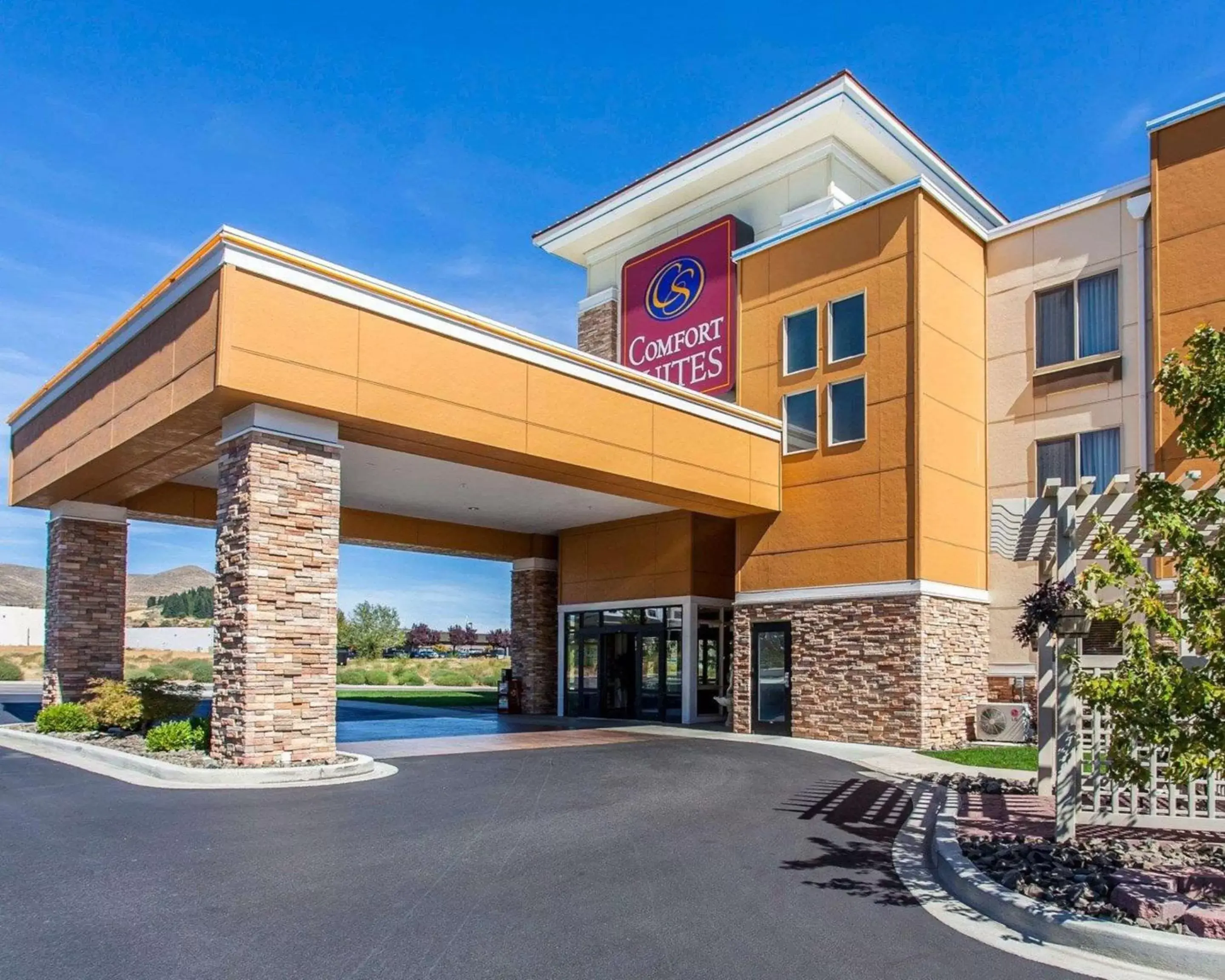 Property building in Comfort Suites Wenatchee Gateway Property building in Comfort Suites Wenatchee Gateway