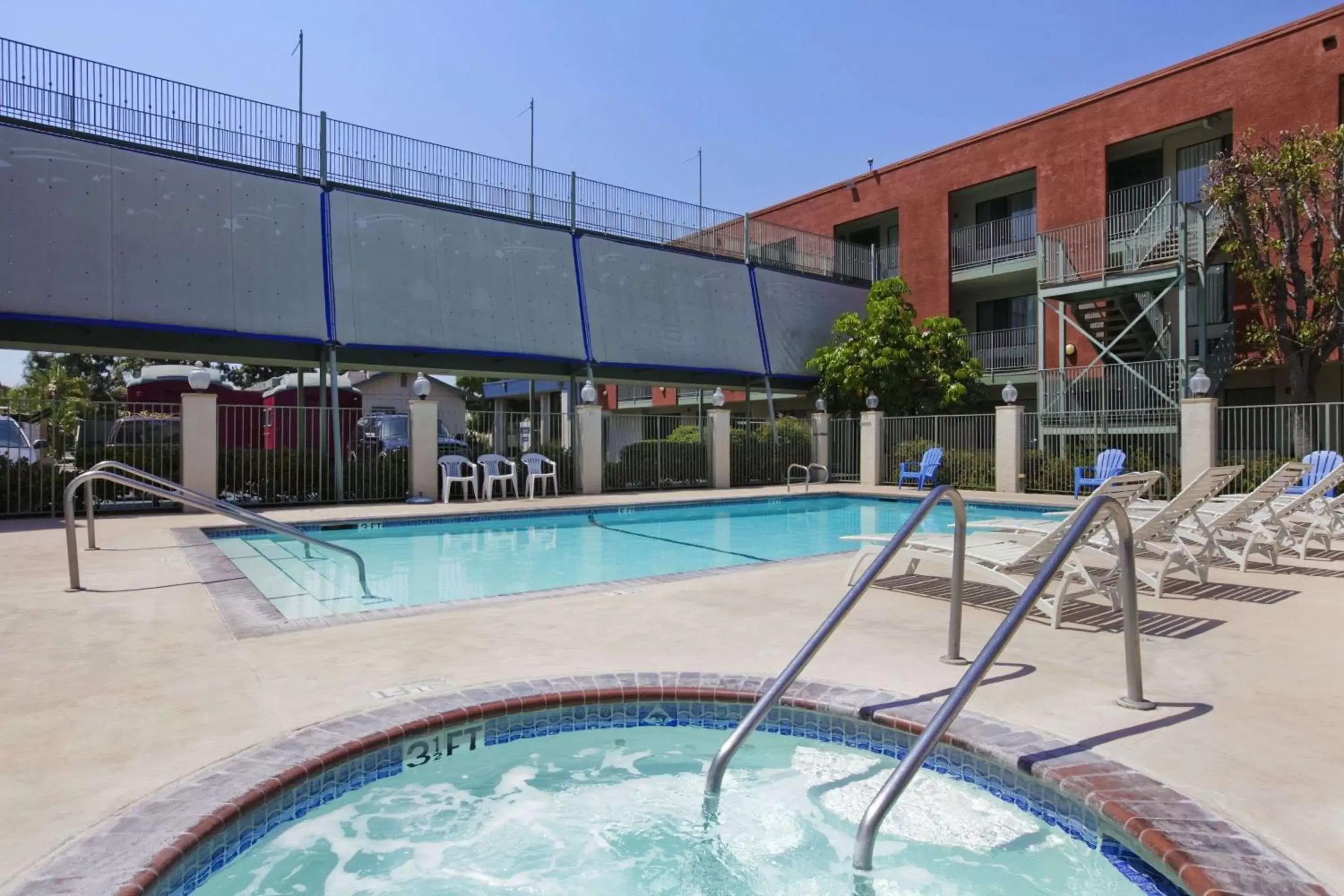 On site, Swimming Pool in Travelodge Inn & Suites by Wyndham Anaheim on Disneyland Dr