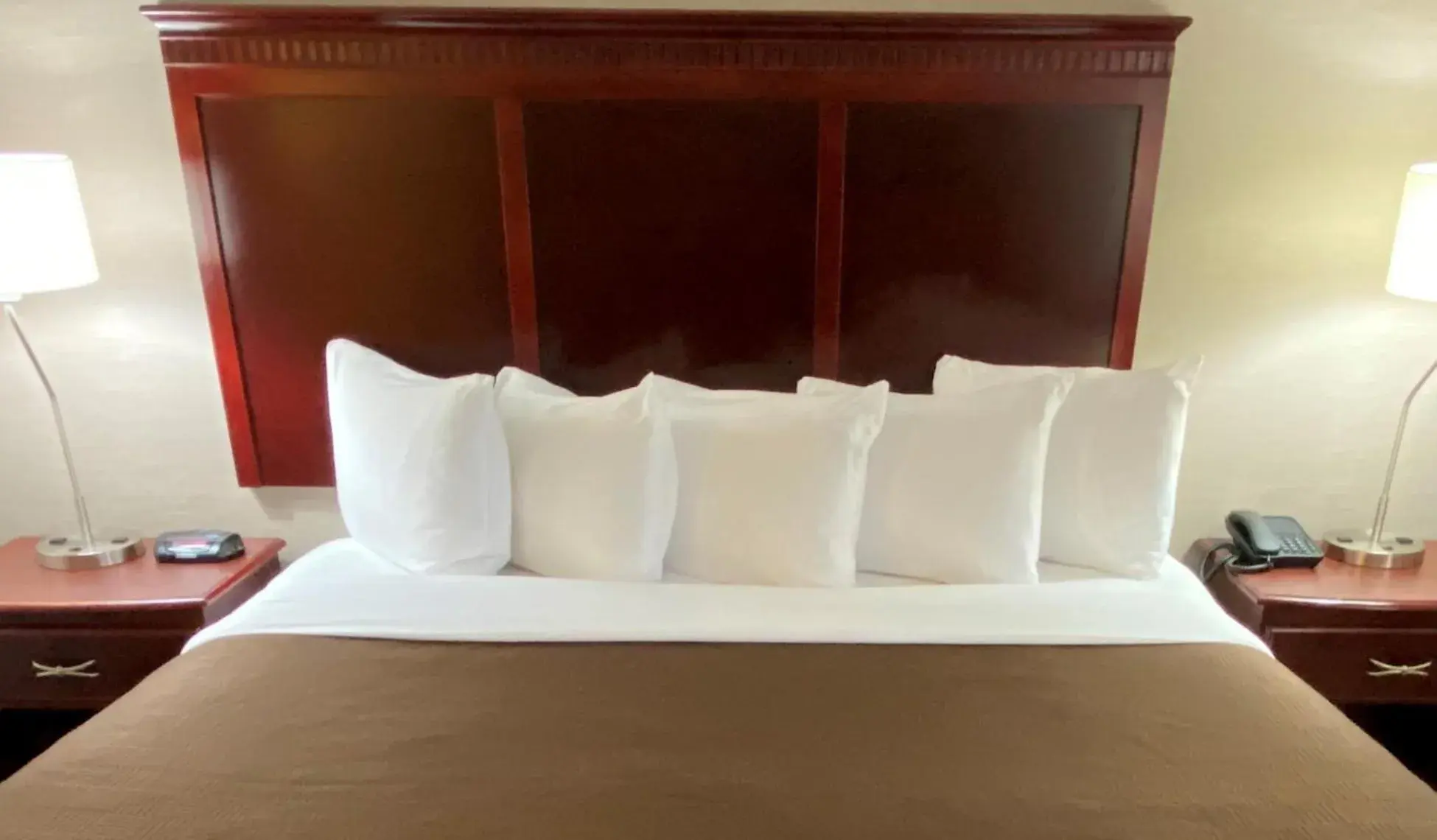 Bed in Clarion Inn & Suites Grand Rapids Airport Bed in Clarion Inn & Suites Grand Rapids Airport