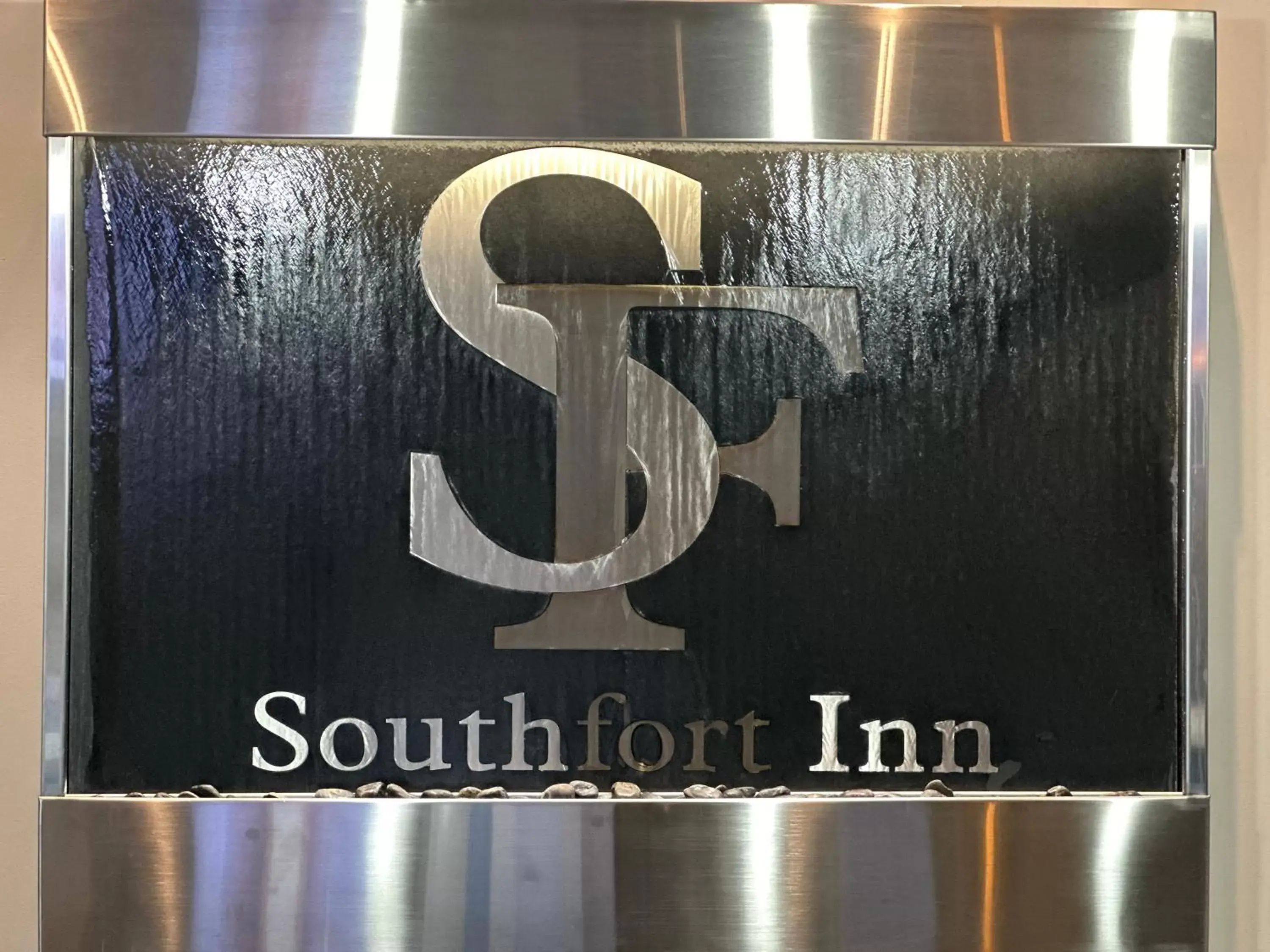 Logo/Certificate/Sign in Southfort Inn