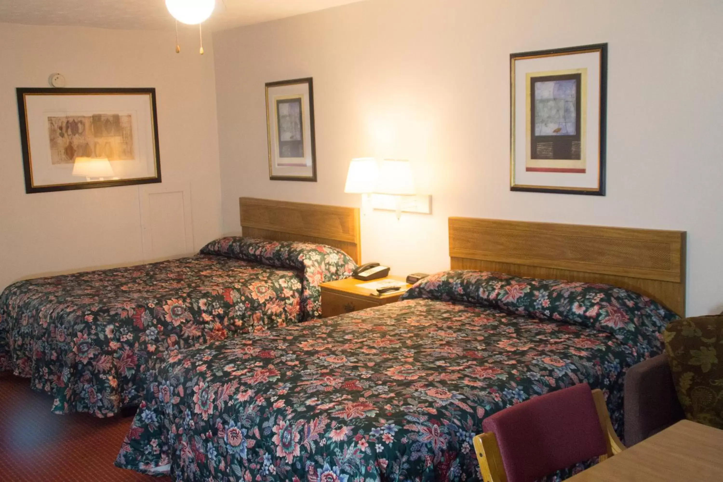 Bedroom, Bed in Tazewell Motor Lodge