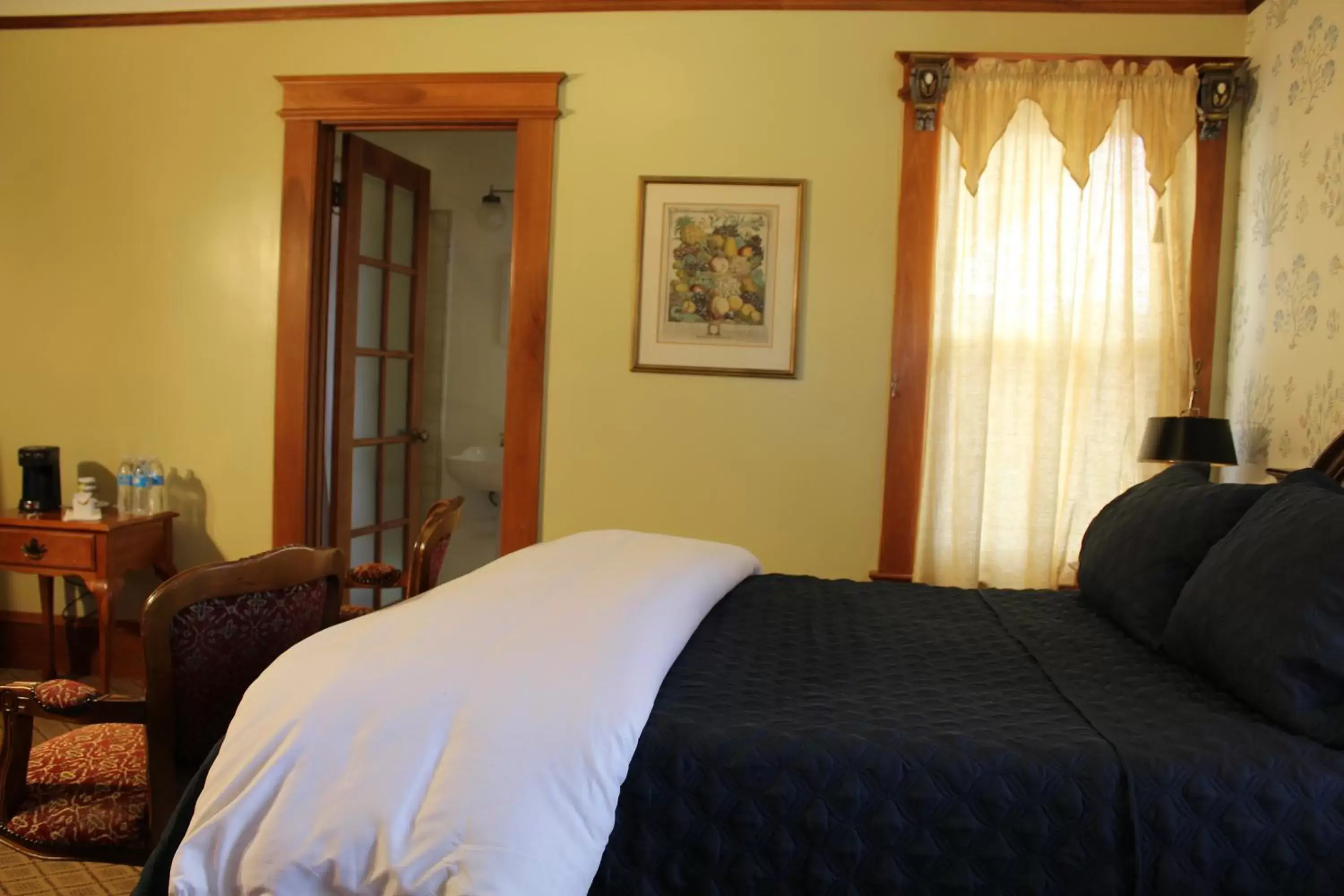 Bed in Pacific Grove Inn