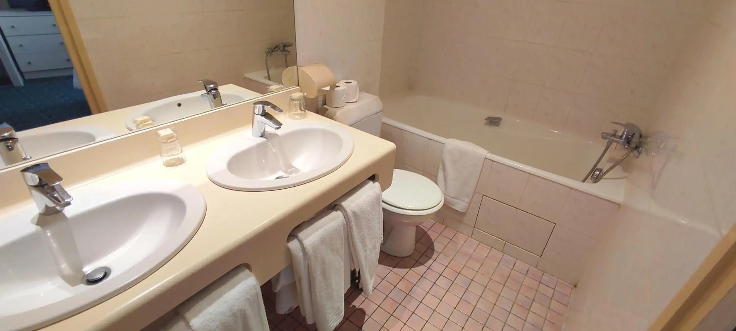 Bathroom in Grand Hotel Du Havre