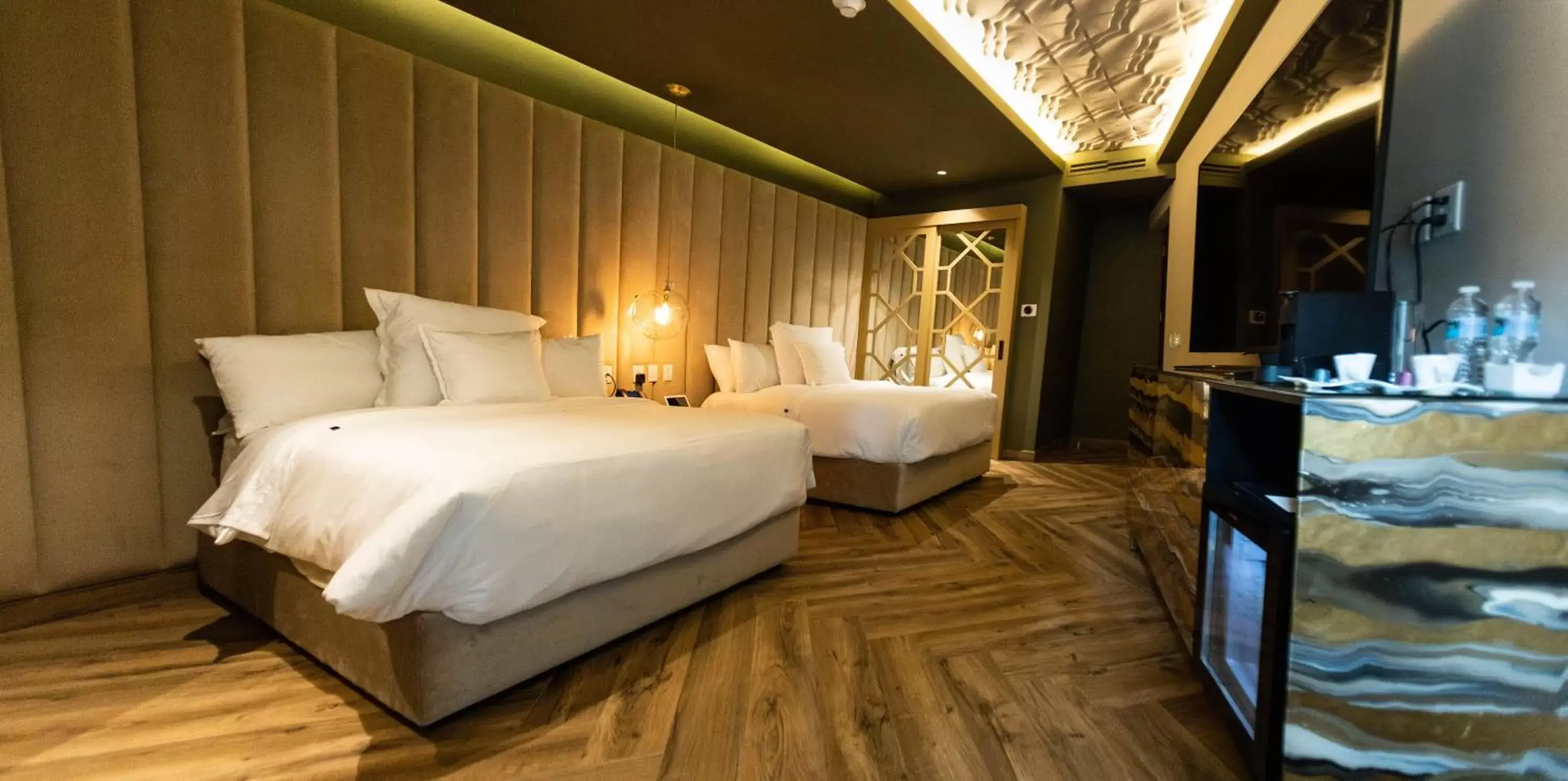 Bed in L Hotel Perla Boutique