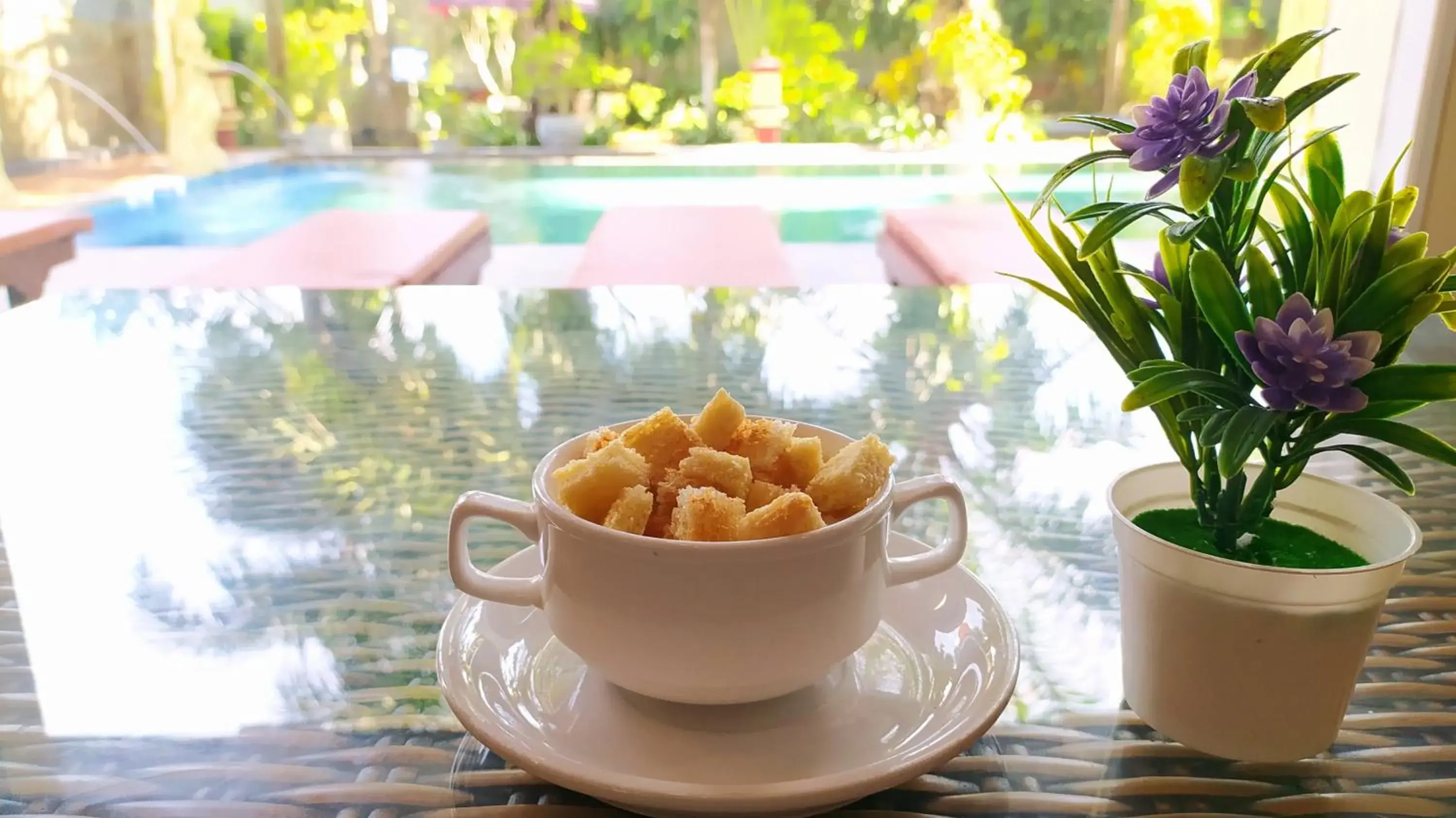 Food and drinks, Swimming Pool in Puri Saron Denpasar Hotel