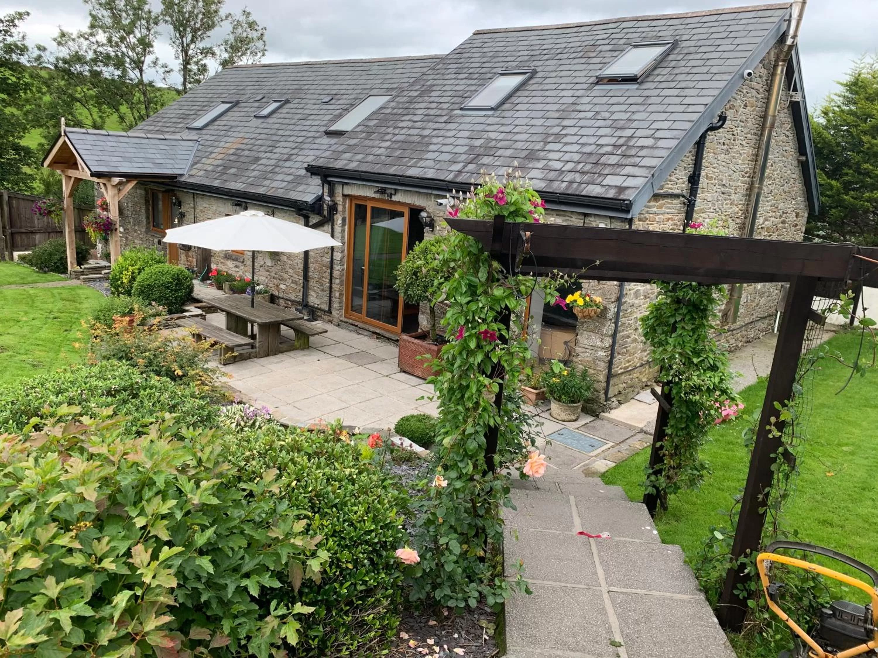Facade/entrance, Property Building in Beudy Bach