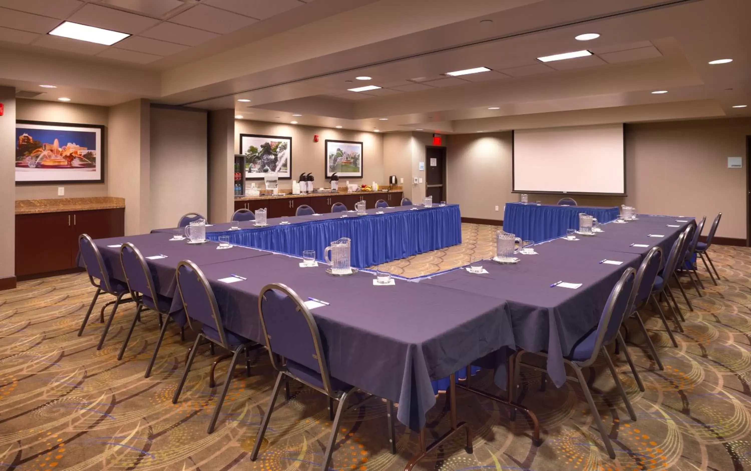 Meeting/conference room in Holiday Inn Express & Suites Overland Park, an IHG Hotel