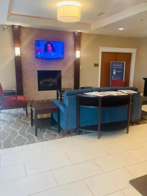 Property building, Lobby/Reception in Comfort Inn Hebron-Lowell Area