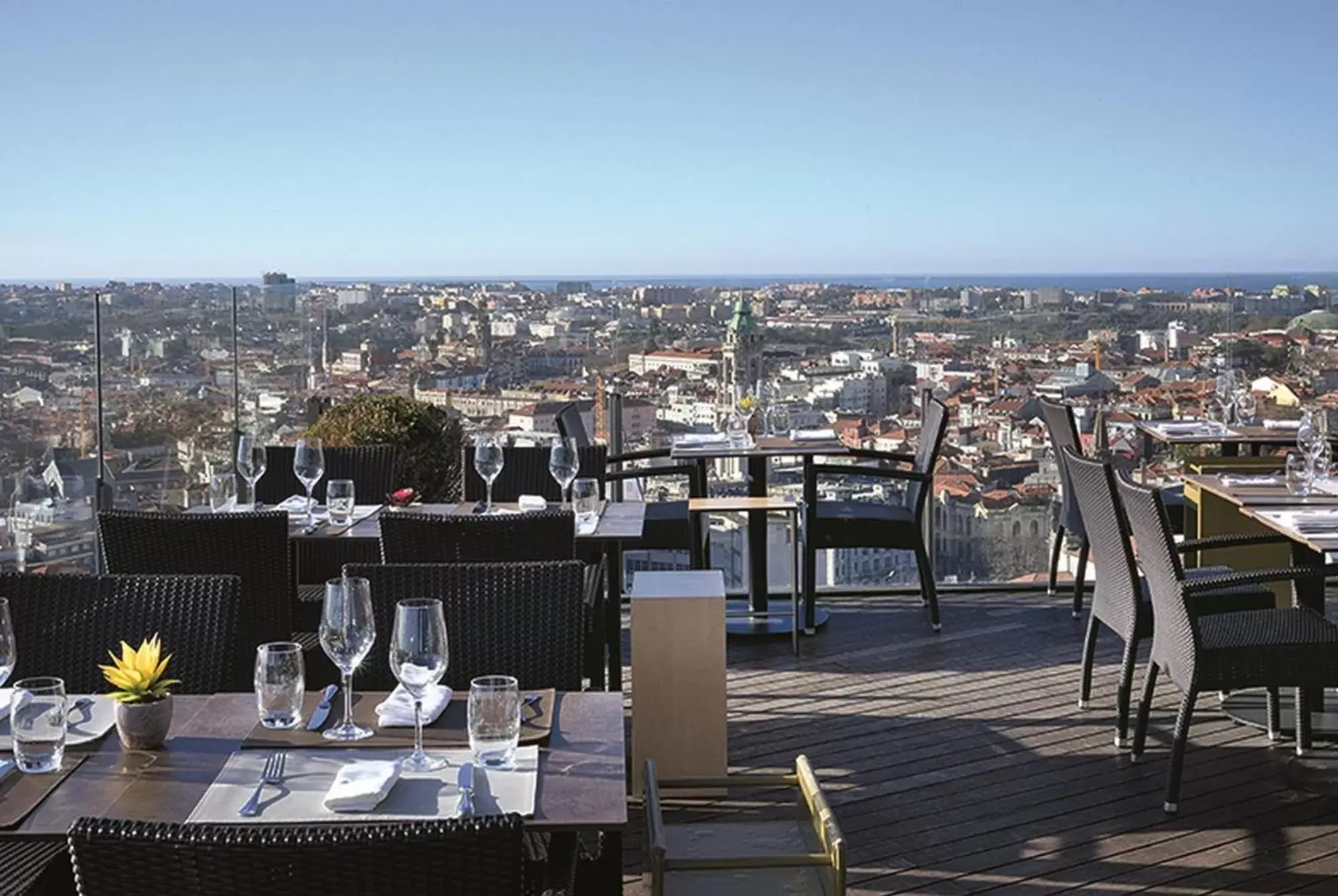 Balcony/Terrace, Restaurant/Places to Eat in Hotel Dom Henrique - Downtown