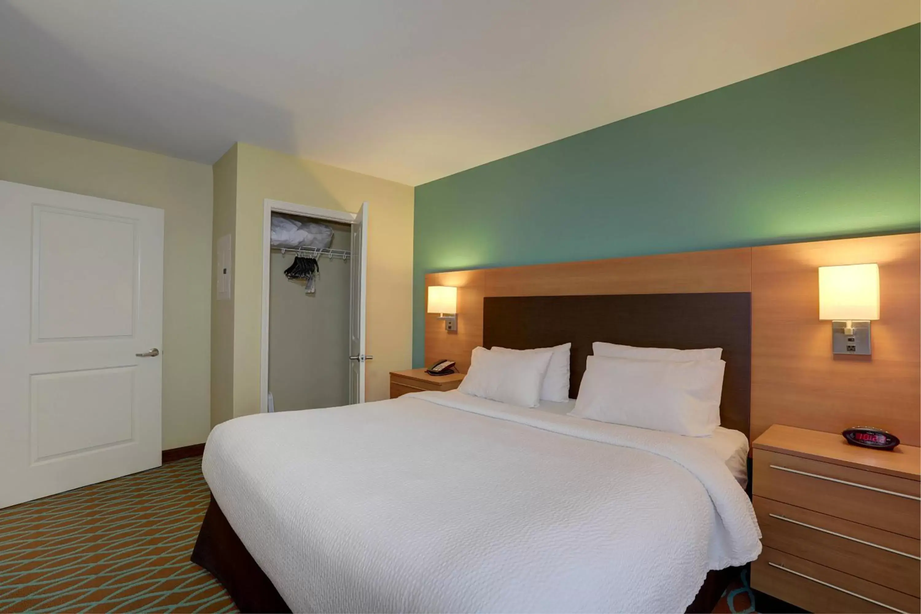 Bedroom, Bed in TownePlace Suites Richland Columbia Point