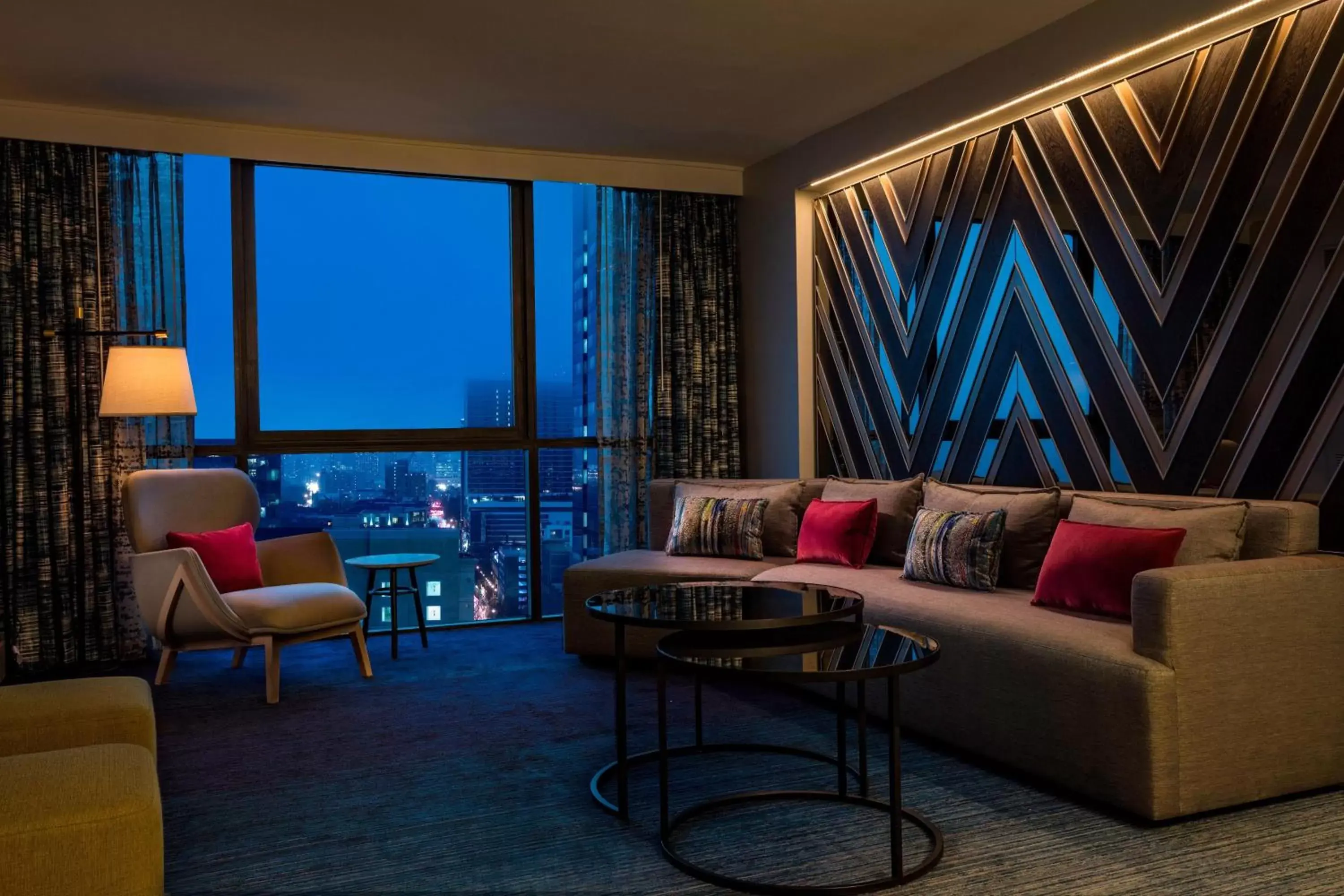 Bedroom, Seating Area in The Starling Atlanta Midtown, Curio Collection by Hilton