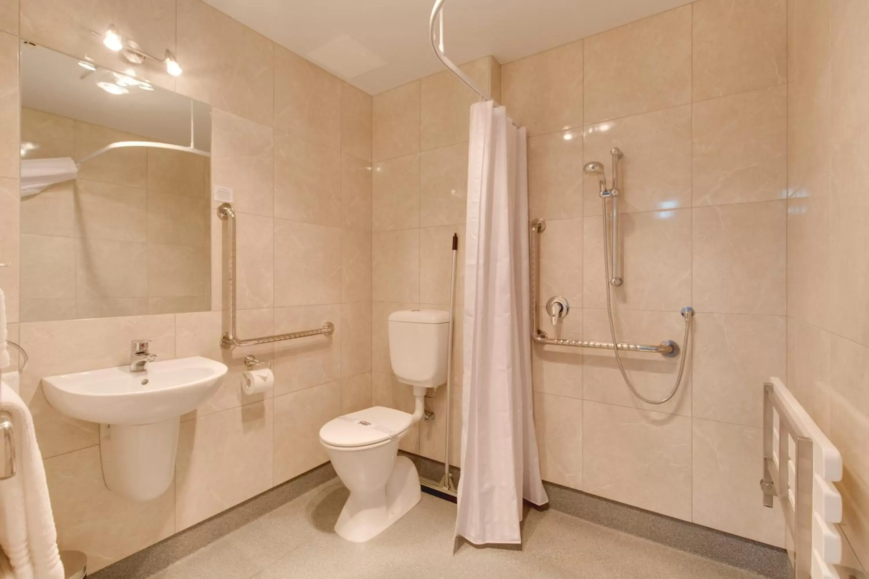 Facility for disabled guests, Bathroom in BKs Premier Motel Esplanade