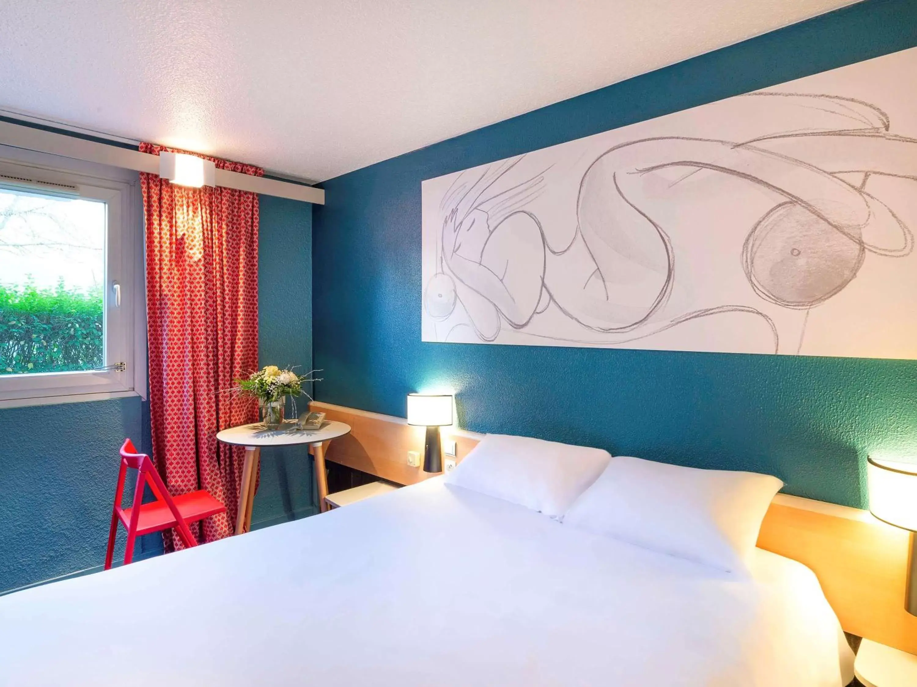 Photo of the whole room, Bed in ibis Lille Villeneuve-d'Ascq Grand Stade