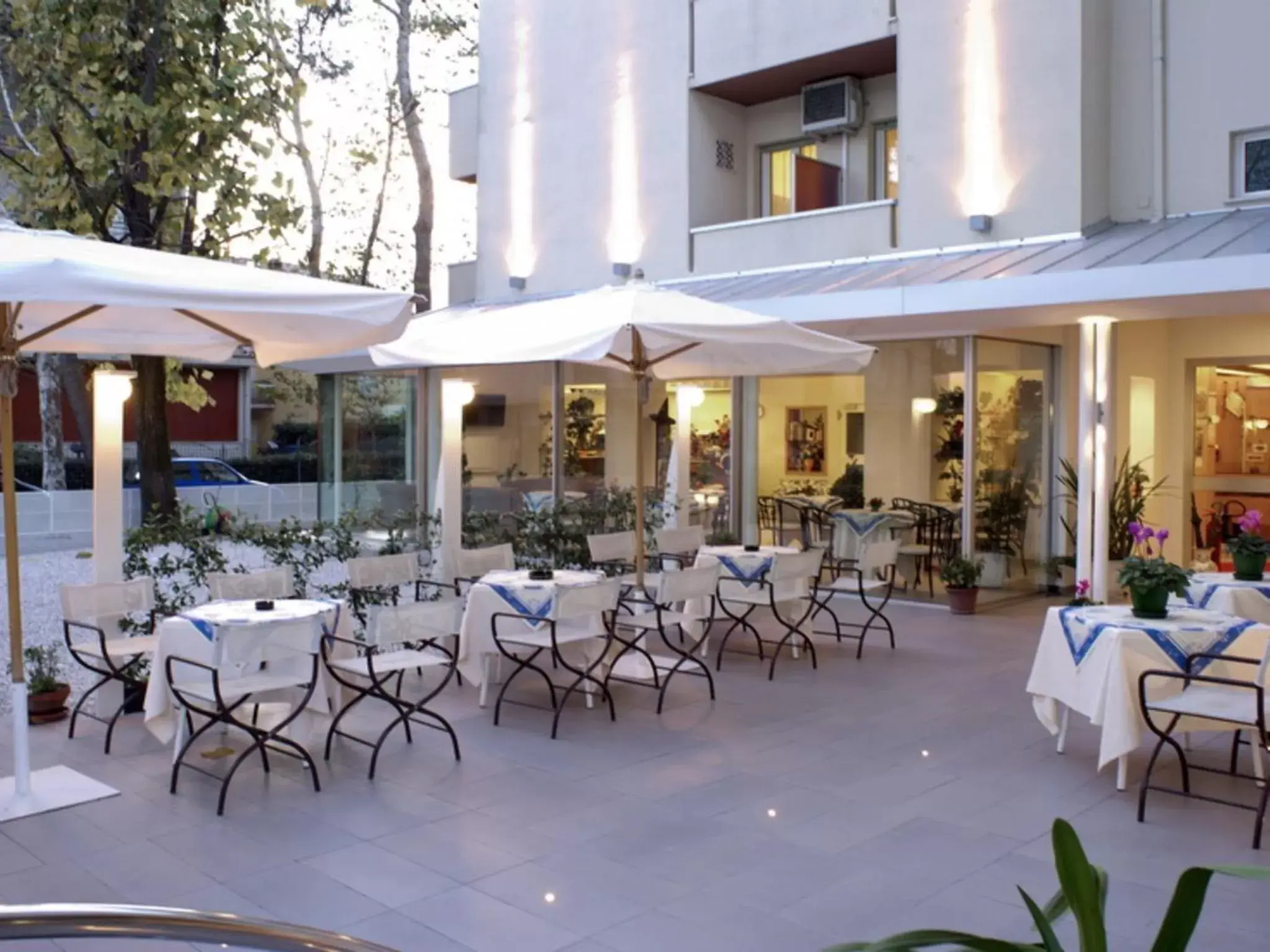 Patio, Restaurant/Places to Eat in Hotel Nives